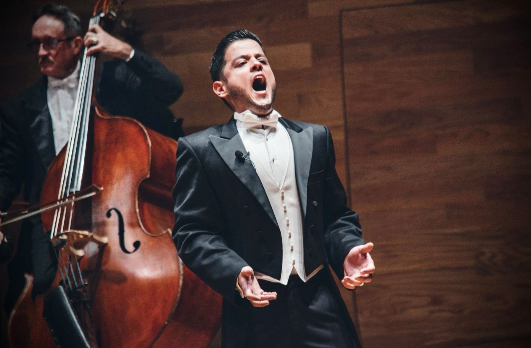 César Delgado with Orquesta Sinfónica de Xalapa. (OSX).