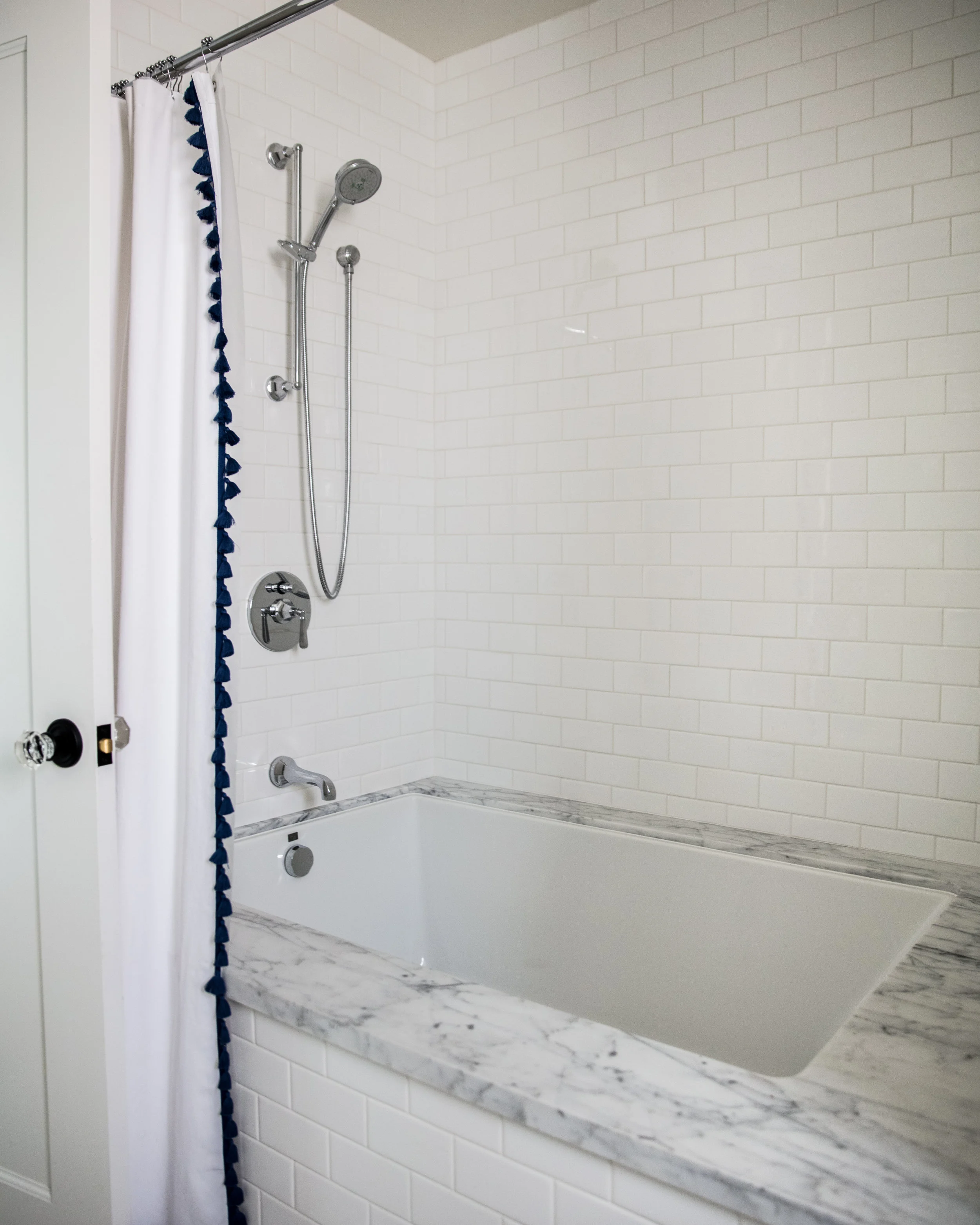 2018-05-30_JLIntertiors_Valdez-bathroom1-details-0504_LRG.jpg