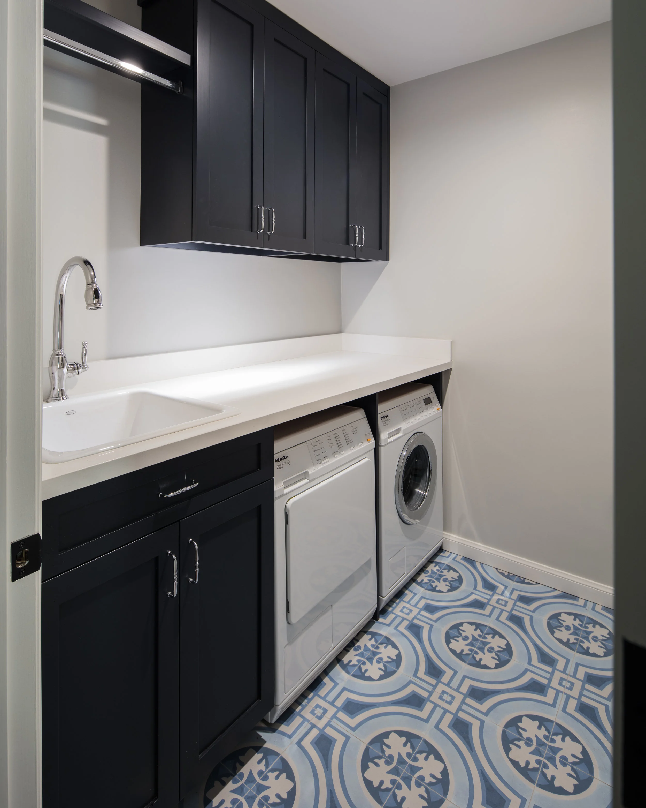2018-05-30_JLIntertiors_Valdez-laundryroom1-0554-lt1-Edit_LRG.jpg