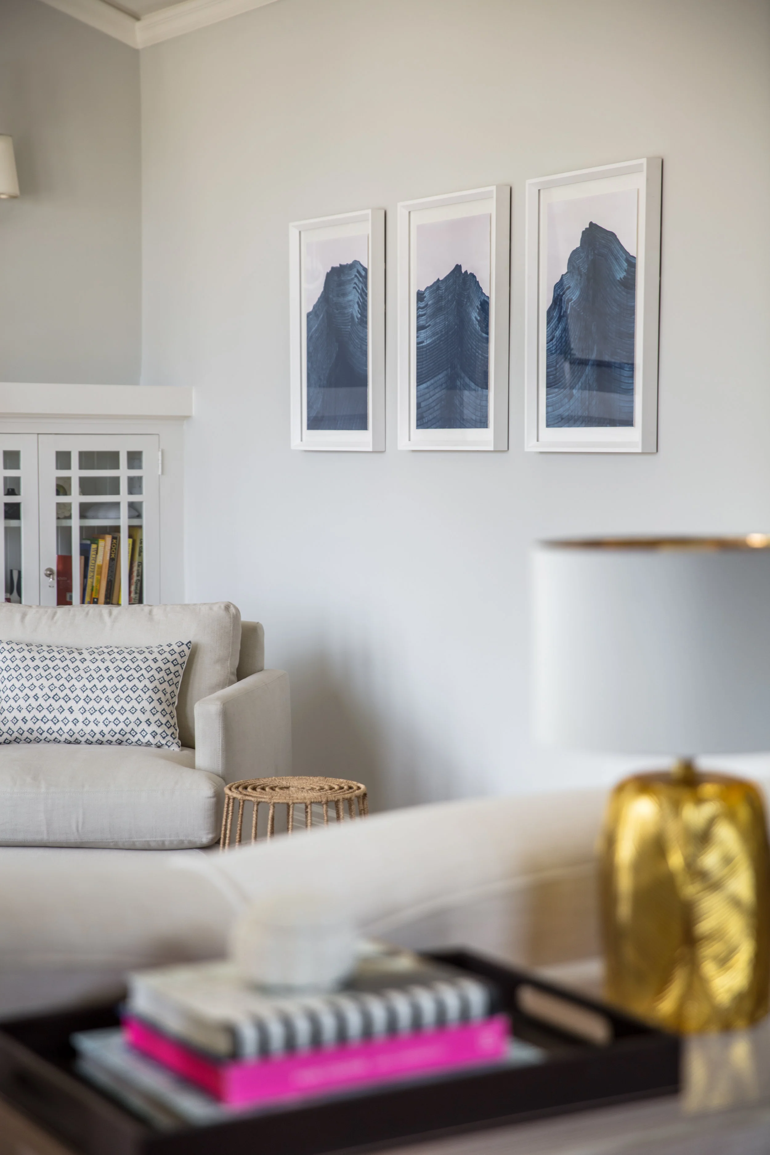 2018-05-30_JLIntertiors_Valdez-livingroom2-details-0045_LRG.jpg