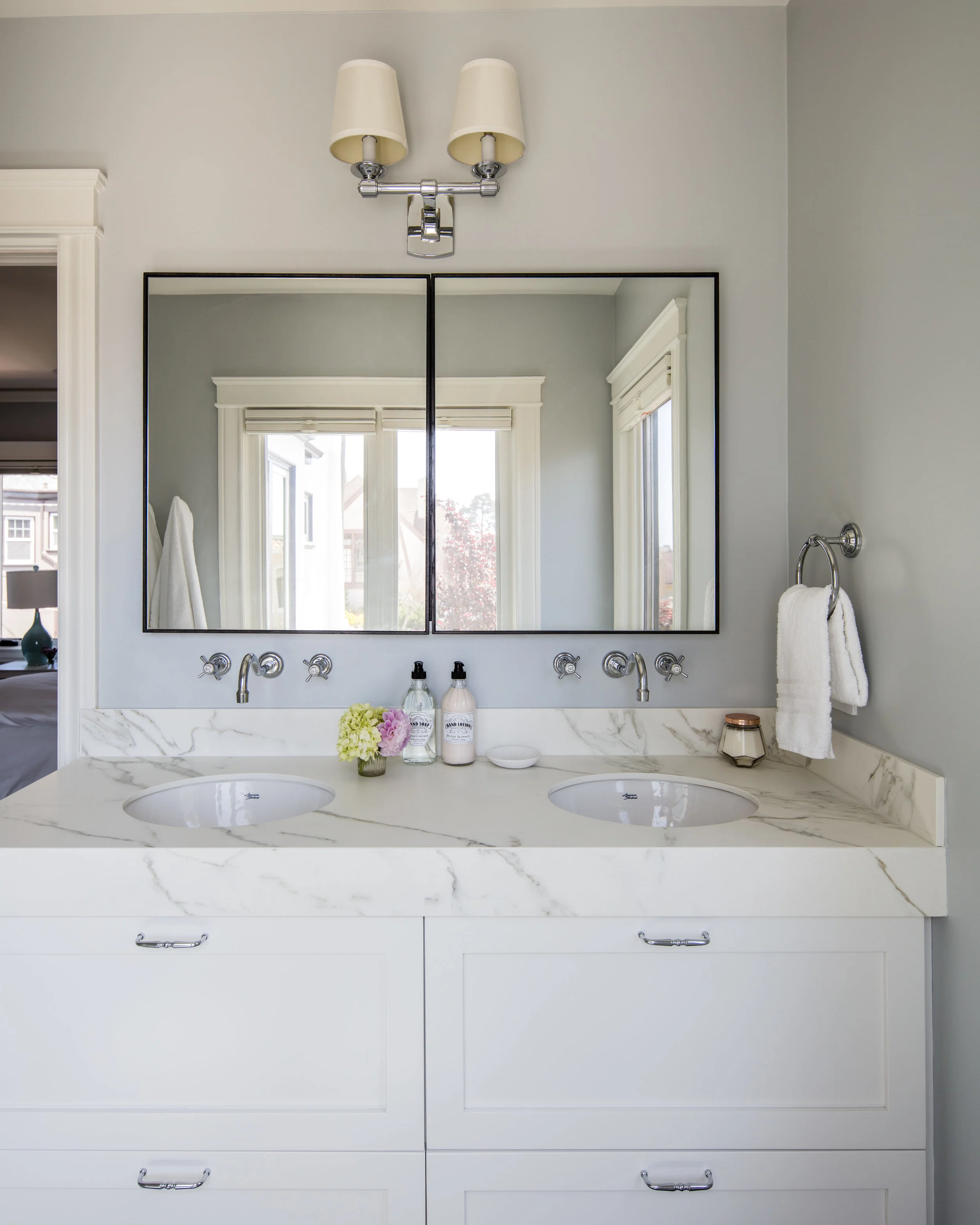 2018-05-30_JLIntertiors_Valdez-masterbathroom1-0399x-Edit_LRG.jpg