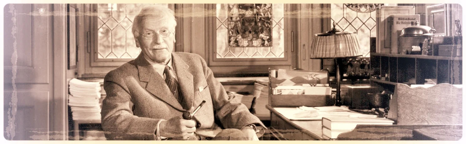 Carl+Jung+in+his+study+room.jpg