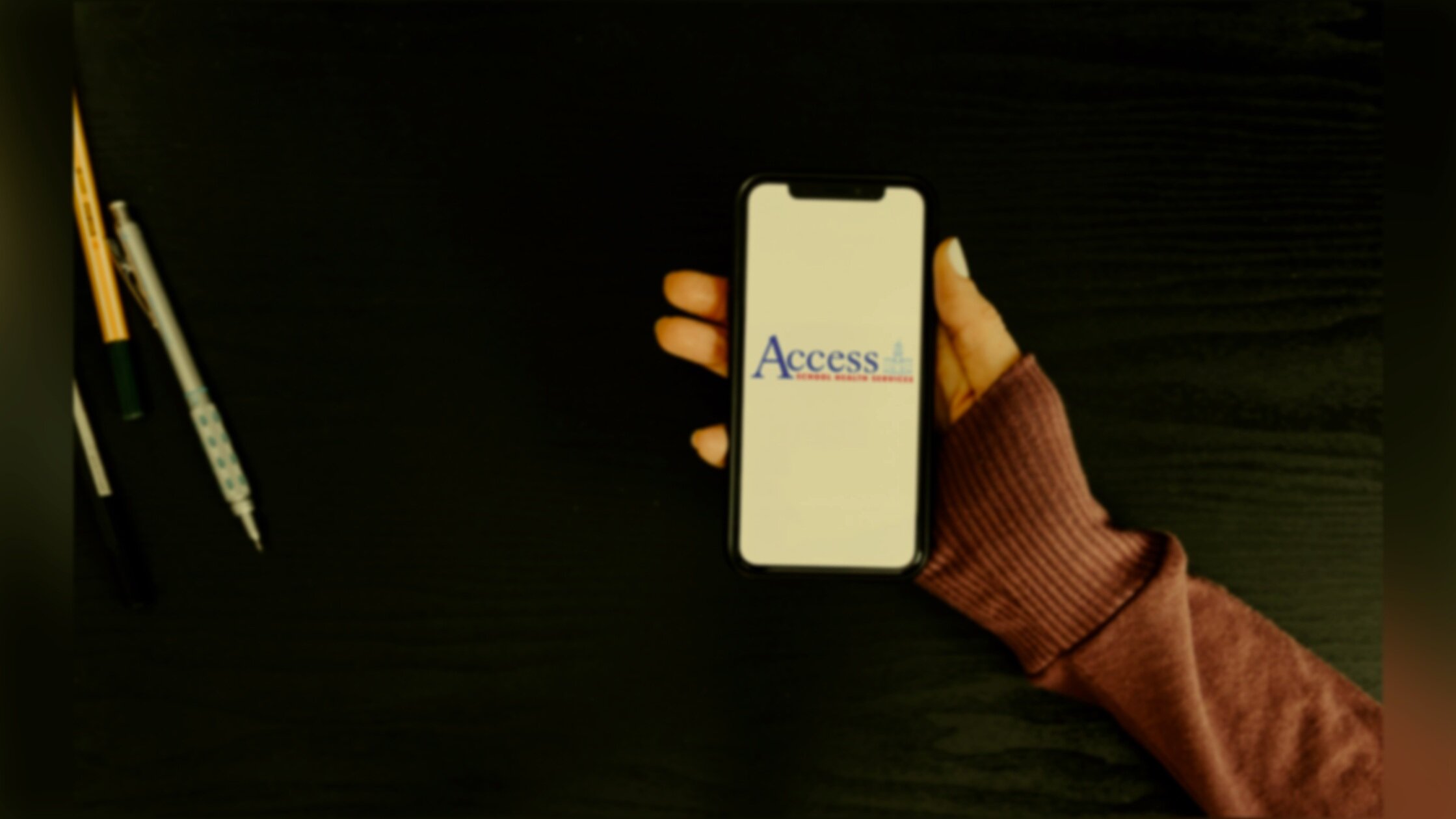 Female+arm%2C+white+screen+w+SBC+logo+on+iphone+in+hand.jpg