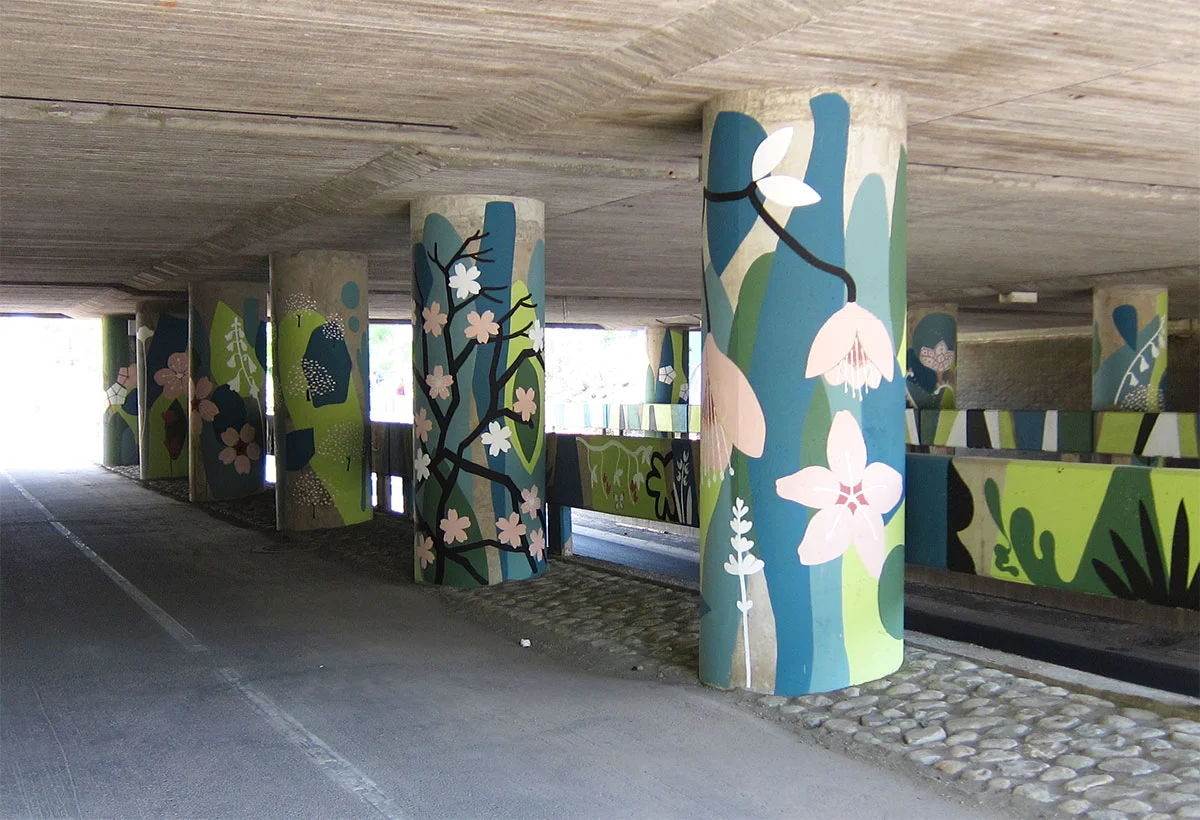 Kerava, Finland 2016 Alikulkutunnelin maalaukset osana Multicoloured Dreams -ryhmää. Pylväiden maalaukset Sara Multanen yhteistyössä Elissa Erikssonin kanssa.