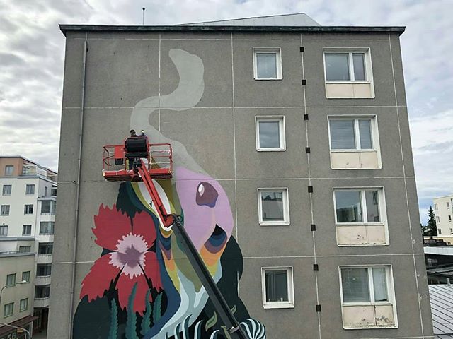 Repost from @jukkapeltosaari :
Viimeinen maalausp&auml;iv&auml; Kuopiossa, t&auml;n&auml;&auml;n tulee valmista. Muraalia v&auml;&auml;nnetty tiistaista l&auml;htien Laura Lehtisen kanssa.
@lauratimantti @urbaaniry @grexart