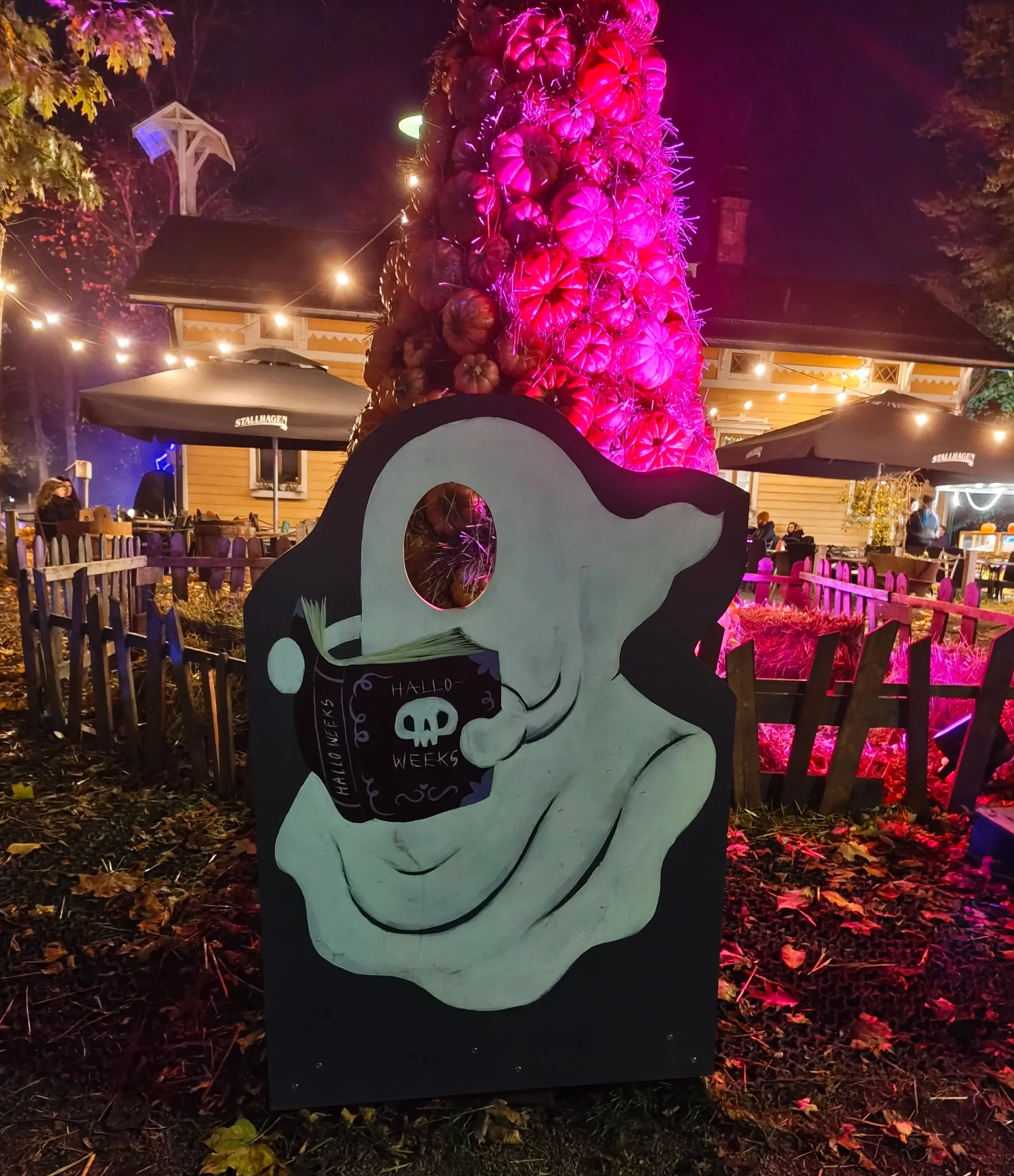   Halloween  plywood artworks /  photo stand-ins  (2025)  Halloweeks , Puotilan kartano, Helsinki. 
