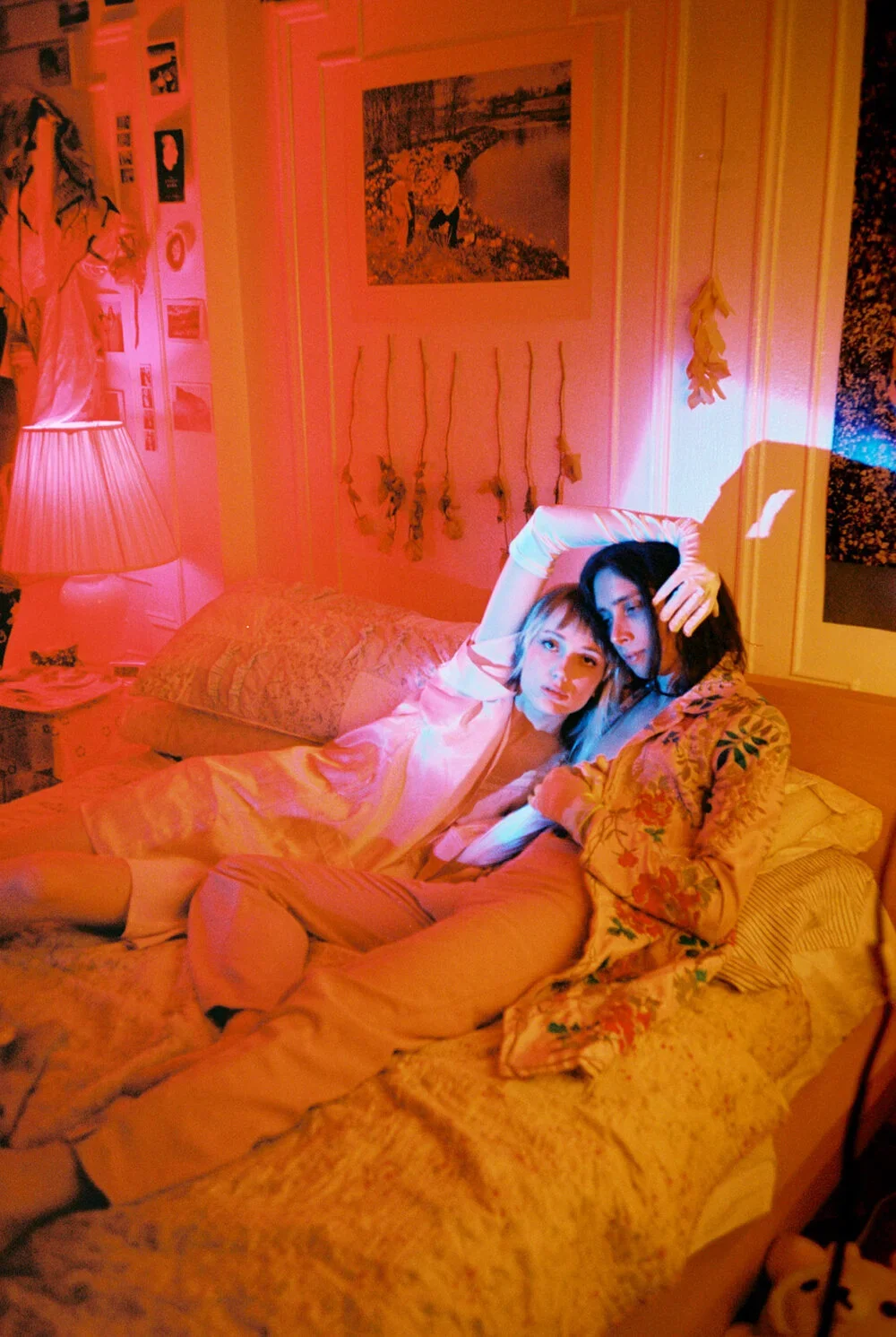 annika+and+carl+in+their+bed+film.webp