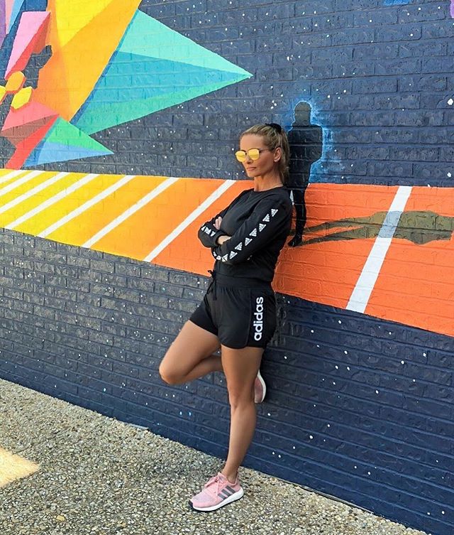 My @adidaswomen world. It black and white but mixed with colors and shapes. To shop my look head to the blog and shop my instagram (link in bio). What your favorite athletic wear please share 👇🏼
.
.
.
#adidaswomen #adidas #adidasshoes  #fitnessblog
