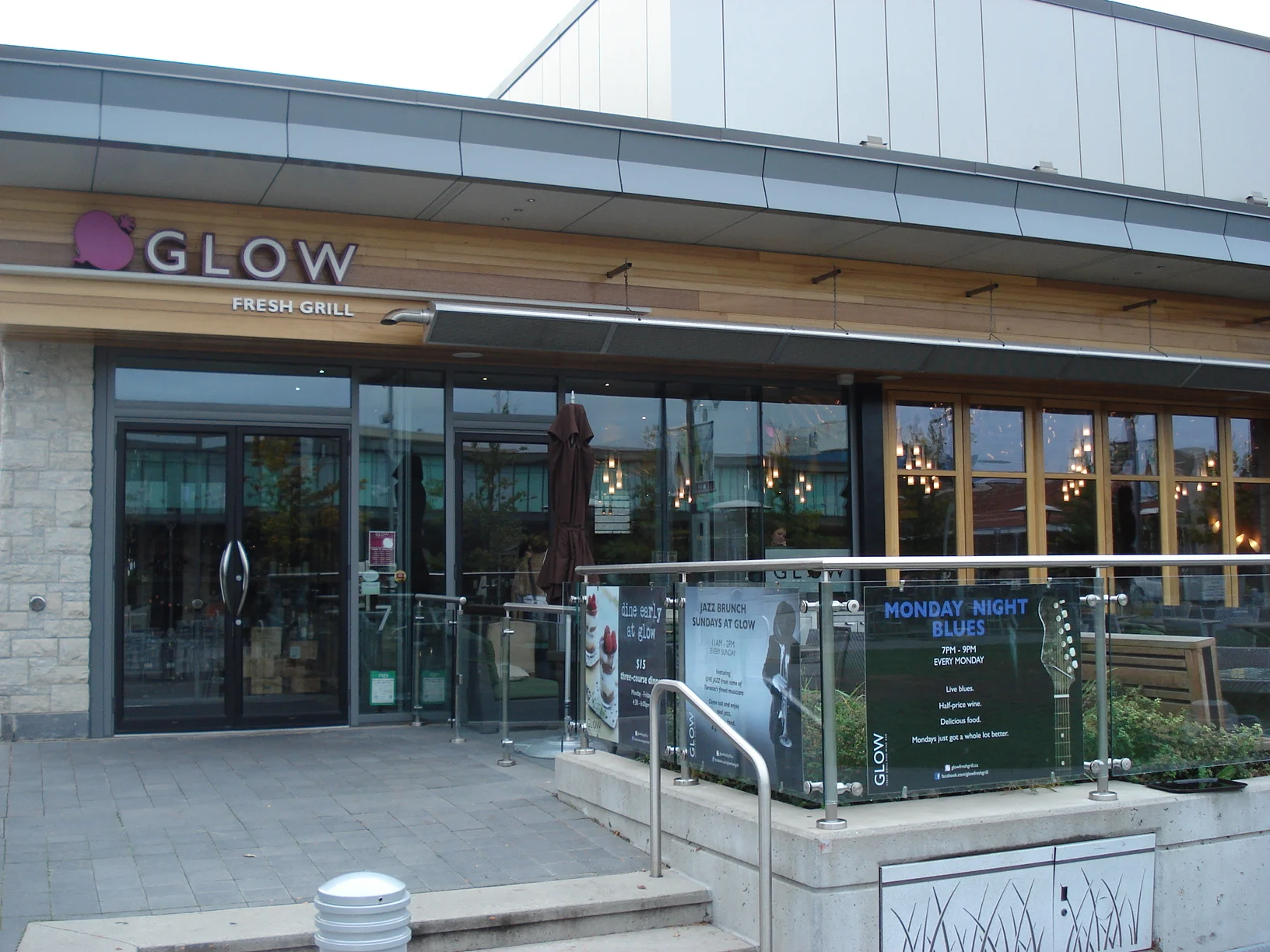 Glow Fresh Grill & Wine Bar