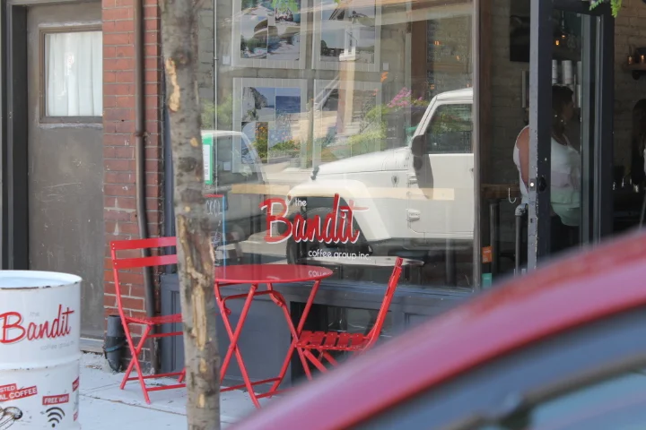 Picture of red table and chairs outside Bandit Coffee