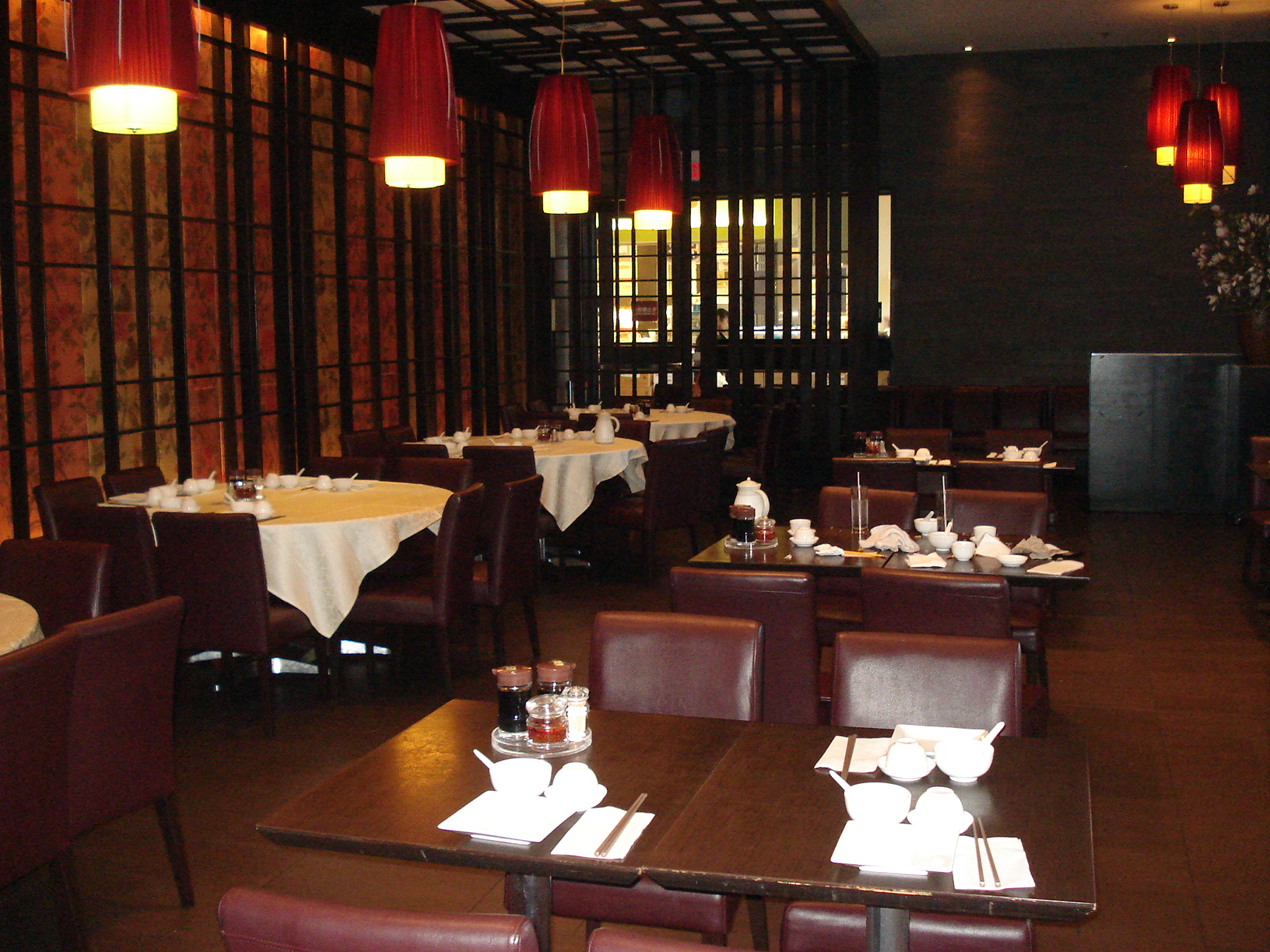 Picture of wide pathways within interior of restaurant
