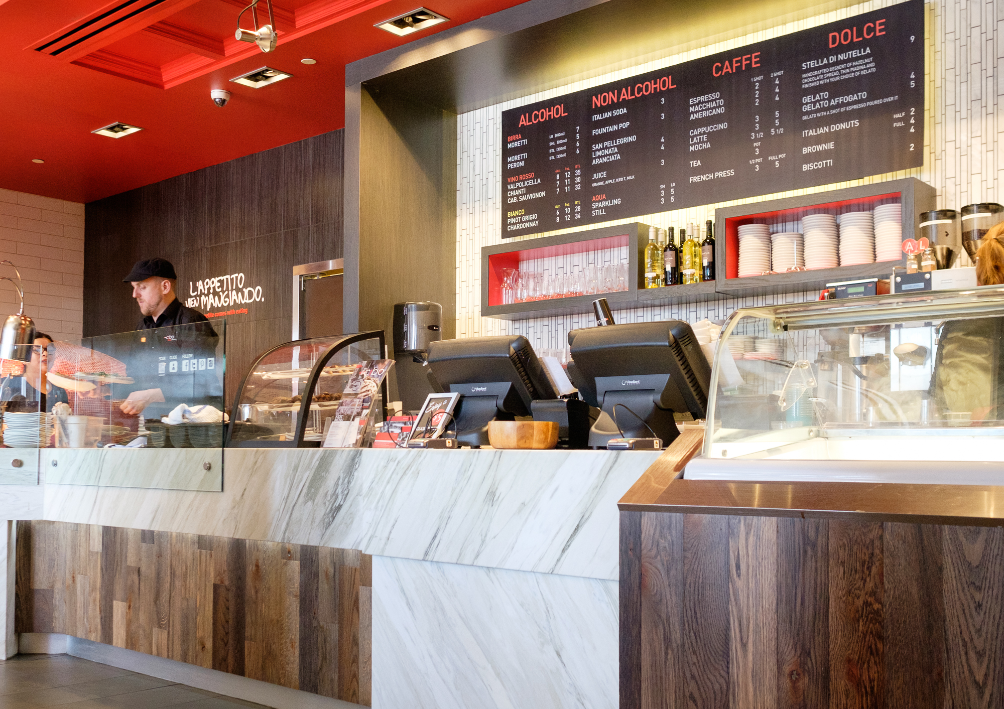 Picture of the counter where you pay for your order