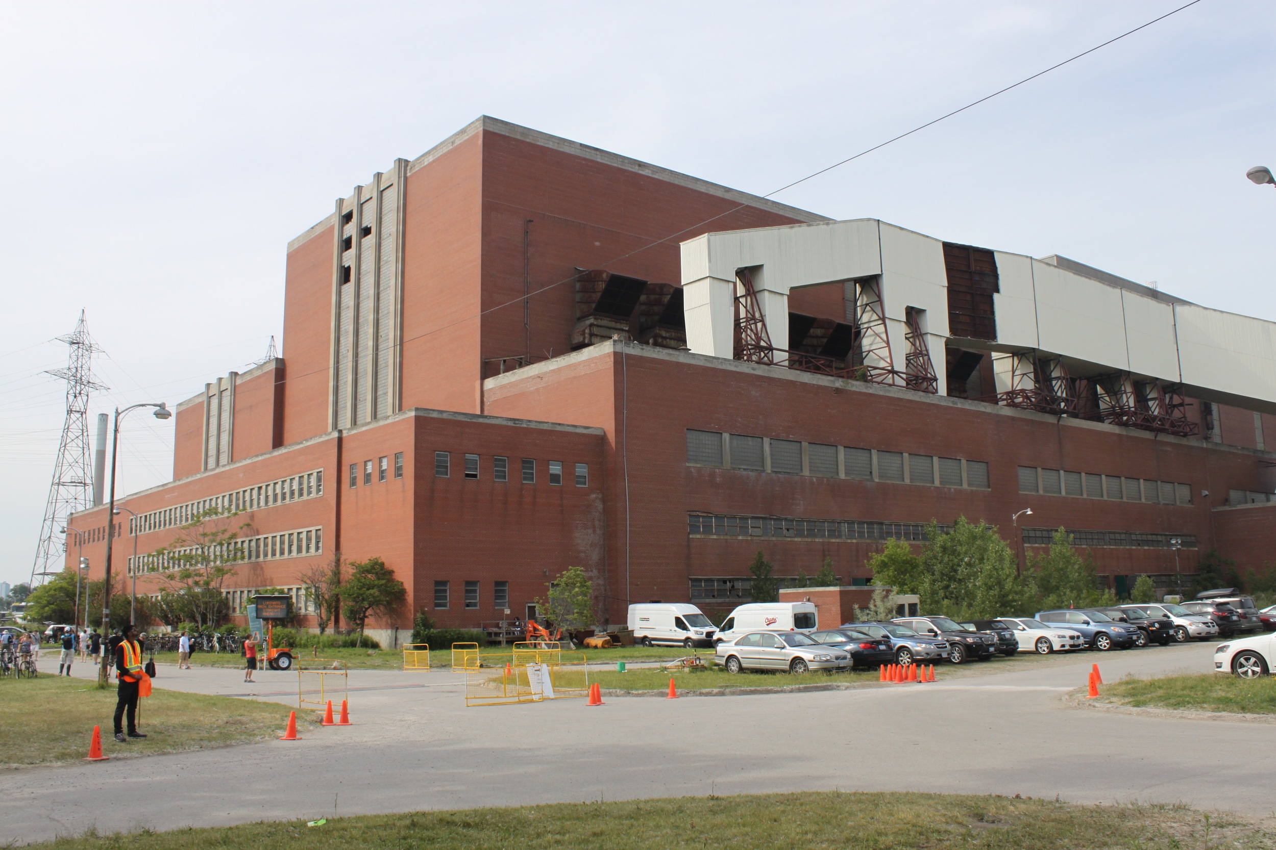 Picture of the main entrance of the Hearn