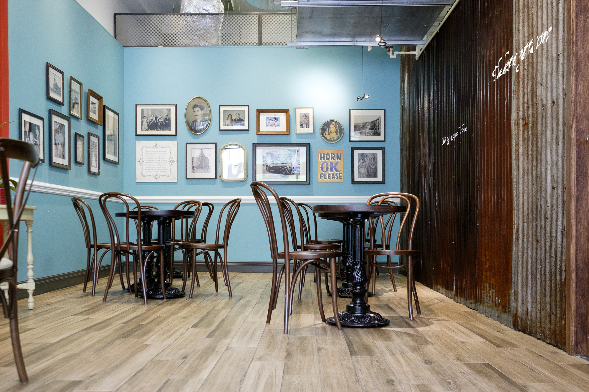 Picture of seating area with small tables and removable chairs
