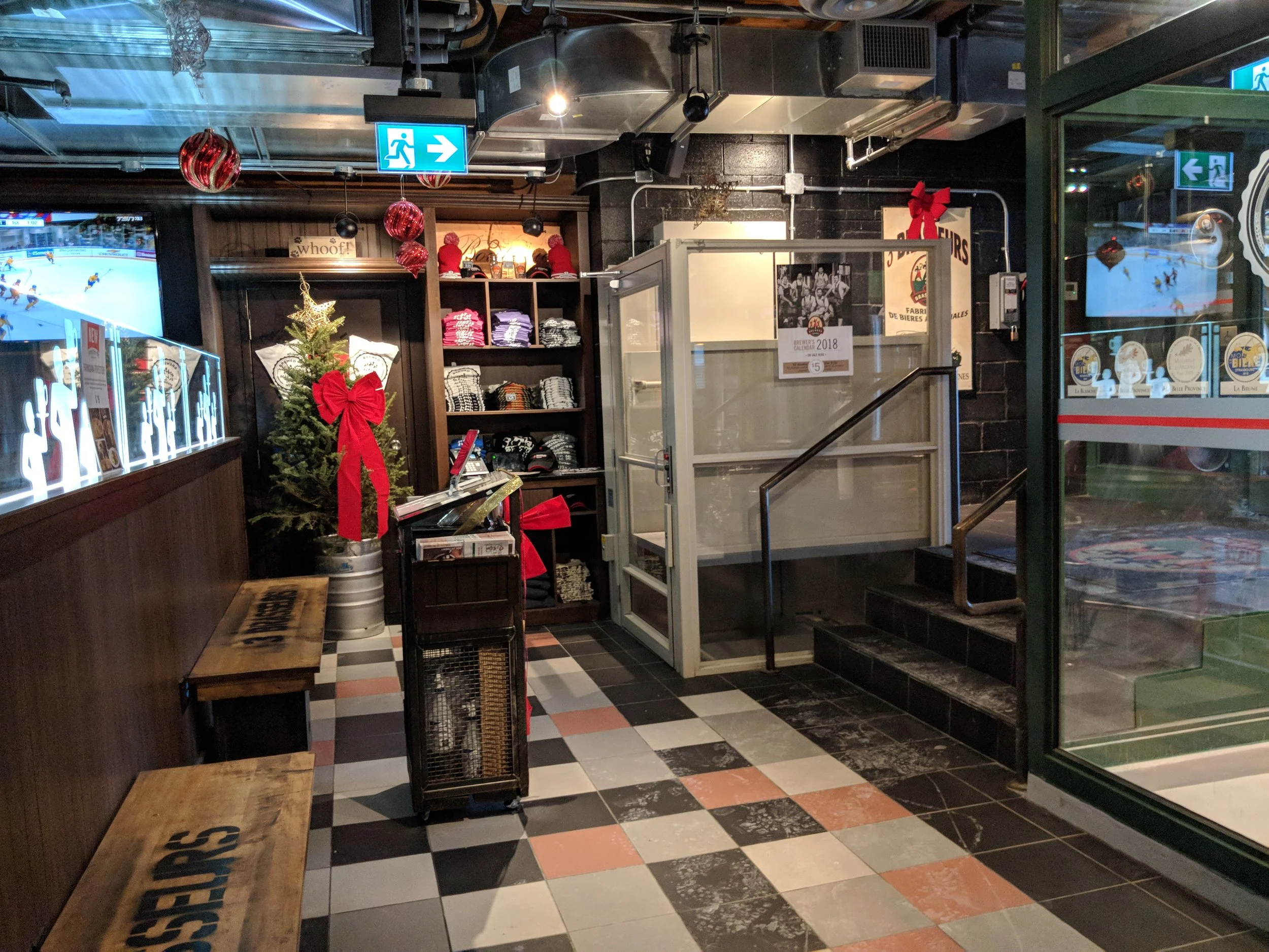 Picture of lift beside stairs in the 3 Brewers