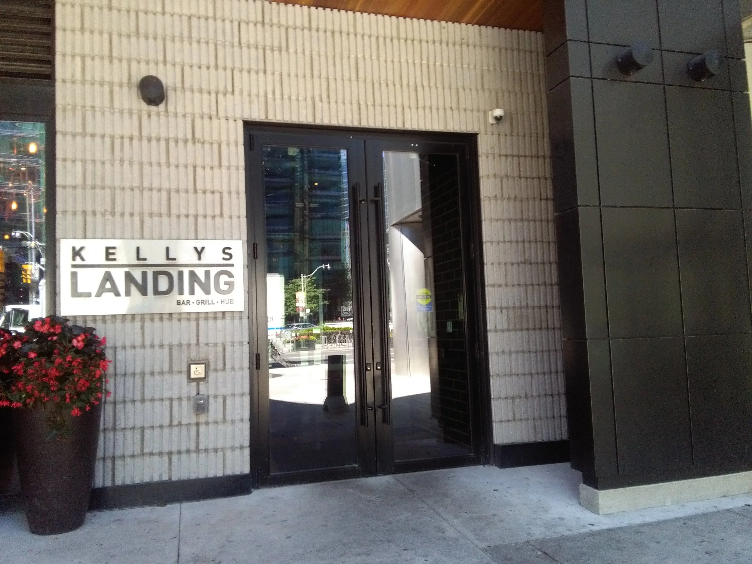 Picture of accessible entrance of Kellys Landing