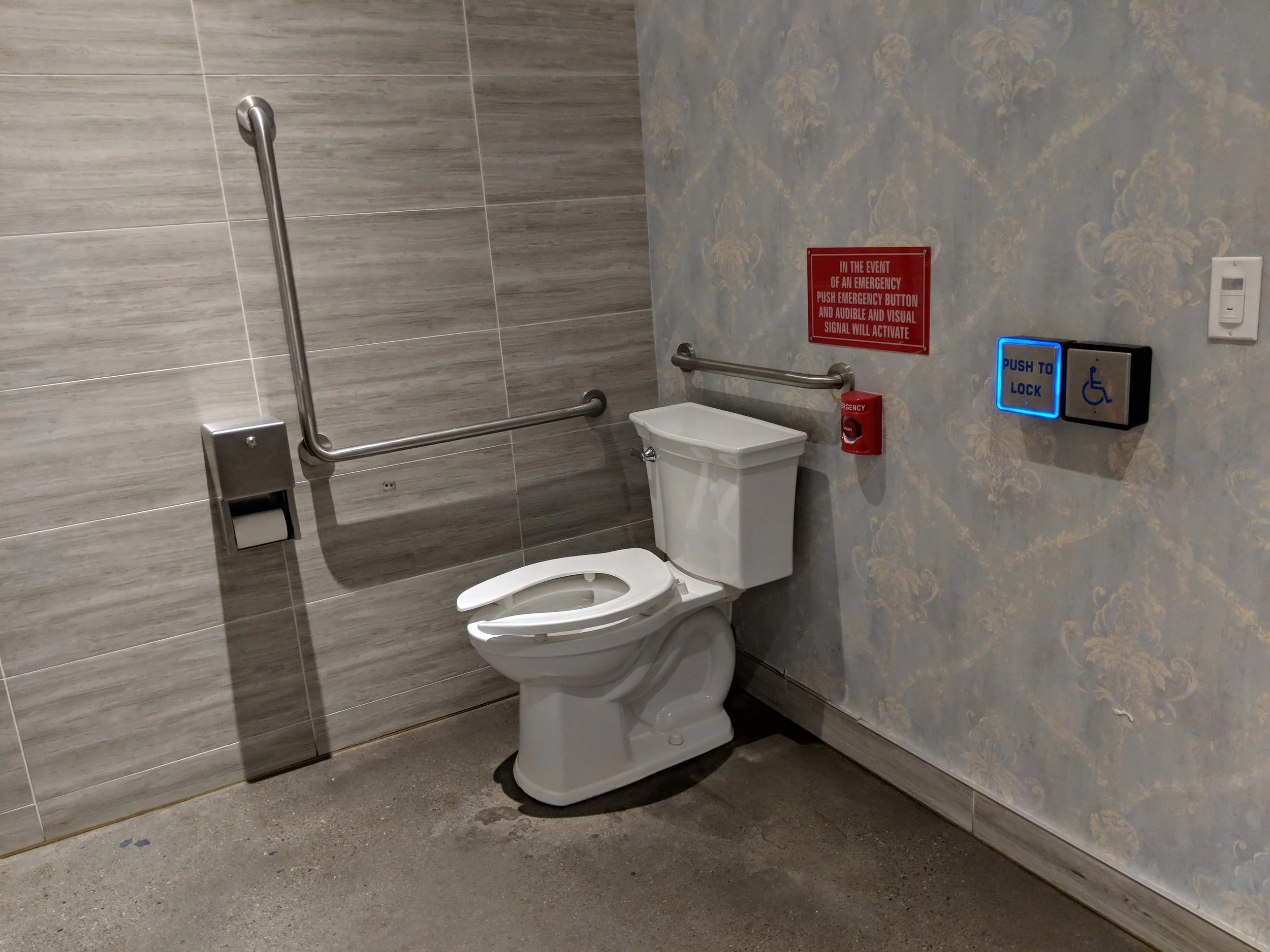 Picture of accessible washroom at Souk Tabule