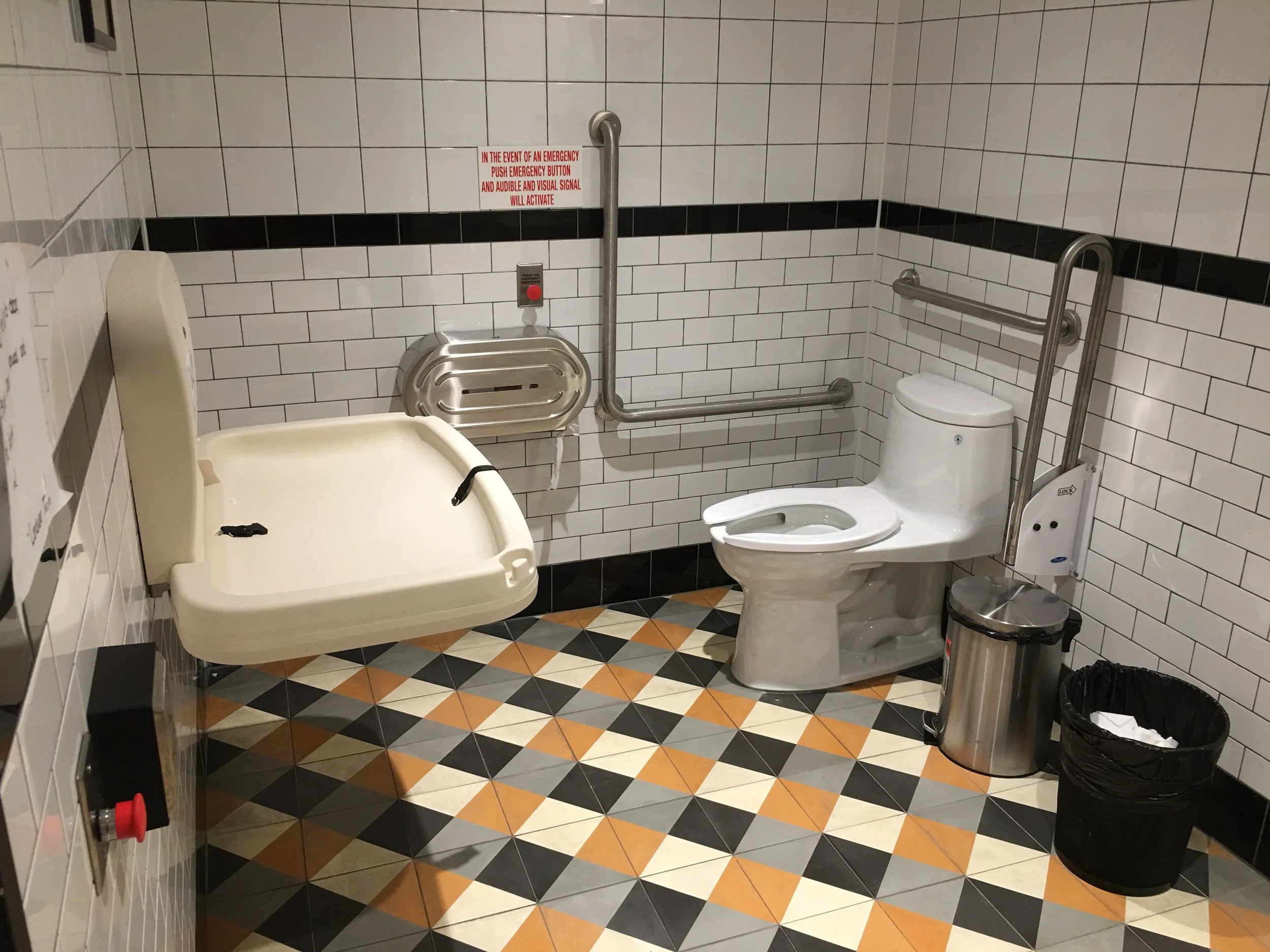 Picture of the accessible washroom at Cafe Landwer