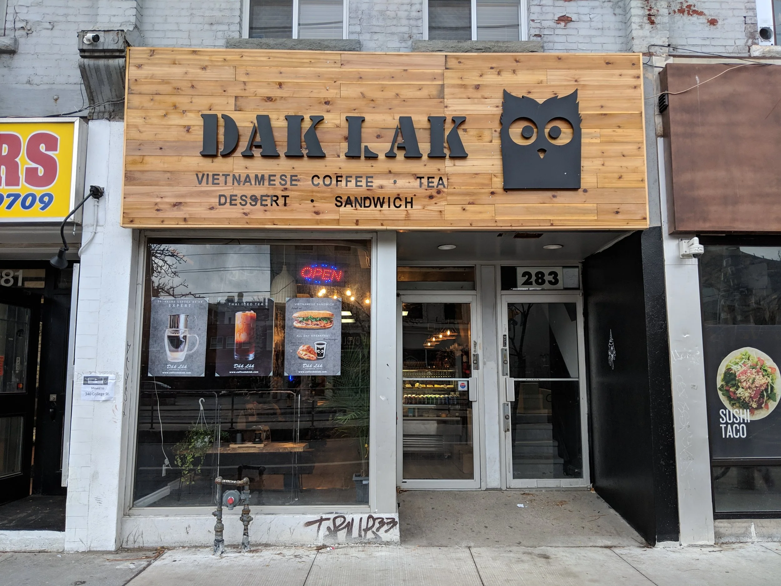 Picture of accessible entrance of Coffee Dak Lak