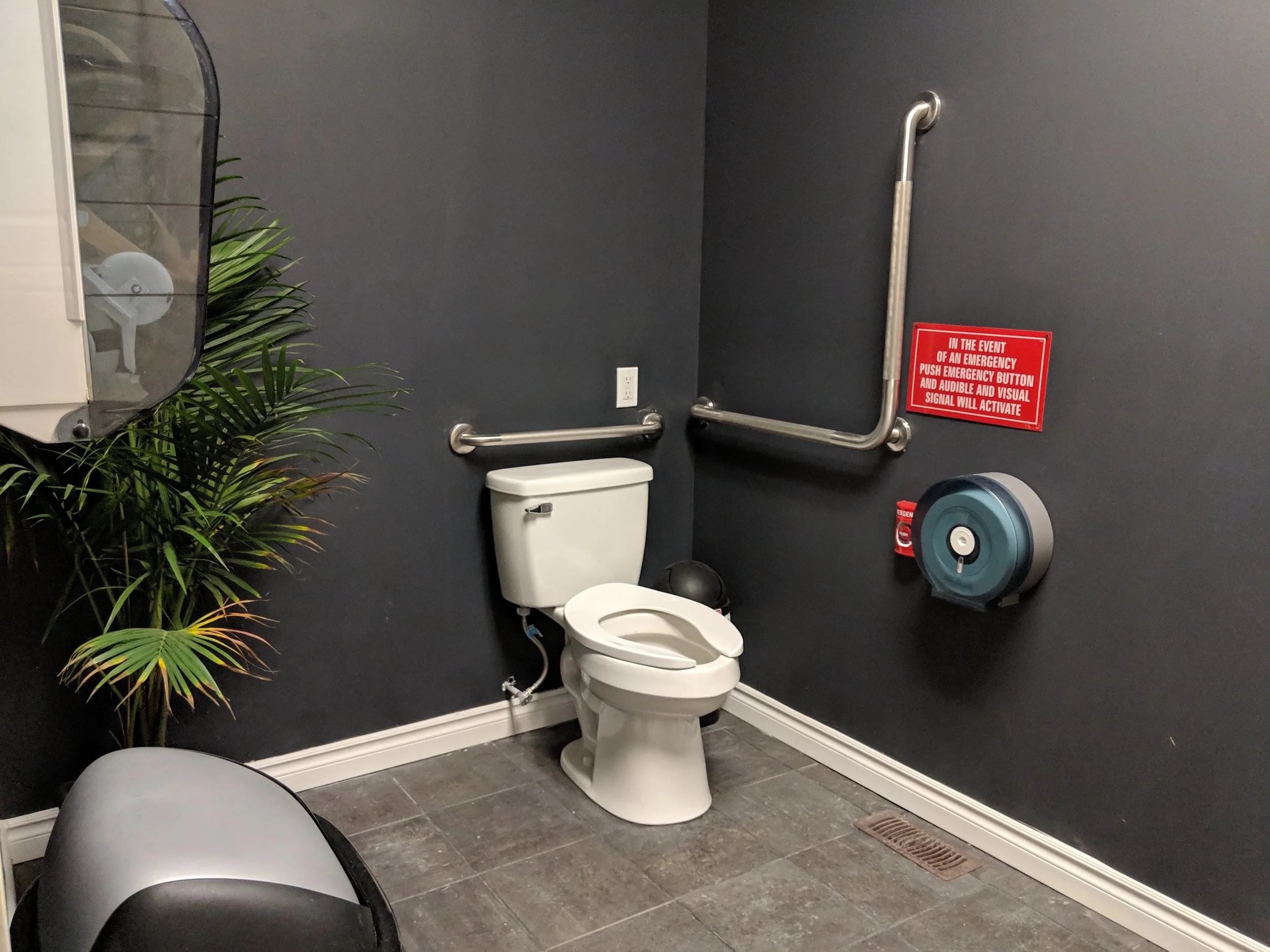 Picture of accessible washroom at Coffee Dak Lak
