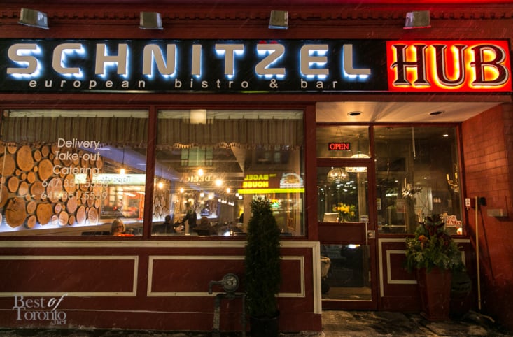 Picture of accessible entrance at Schnitzel Hub