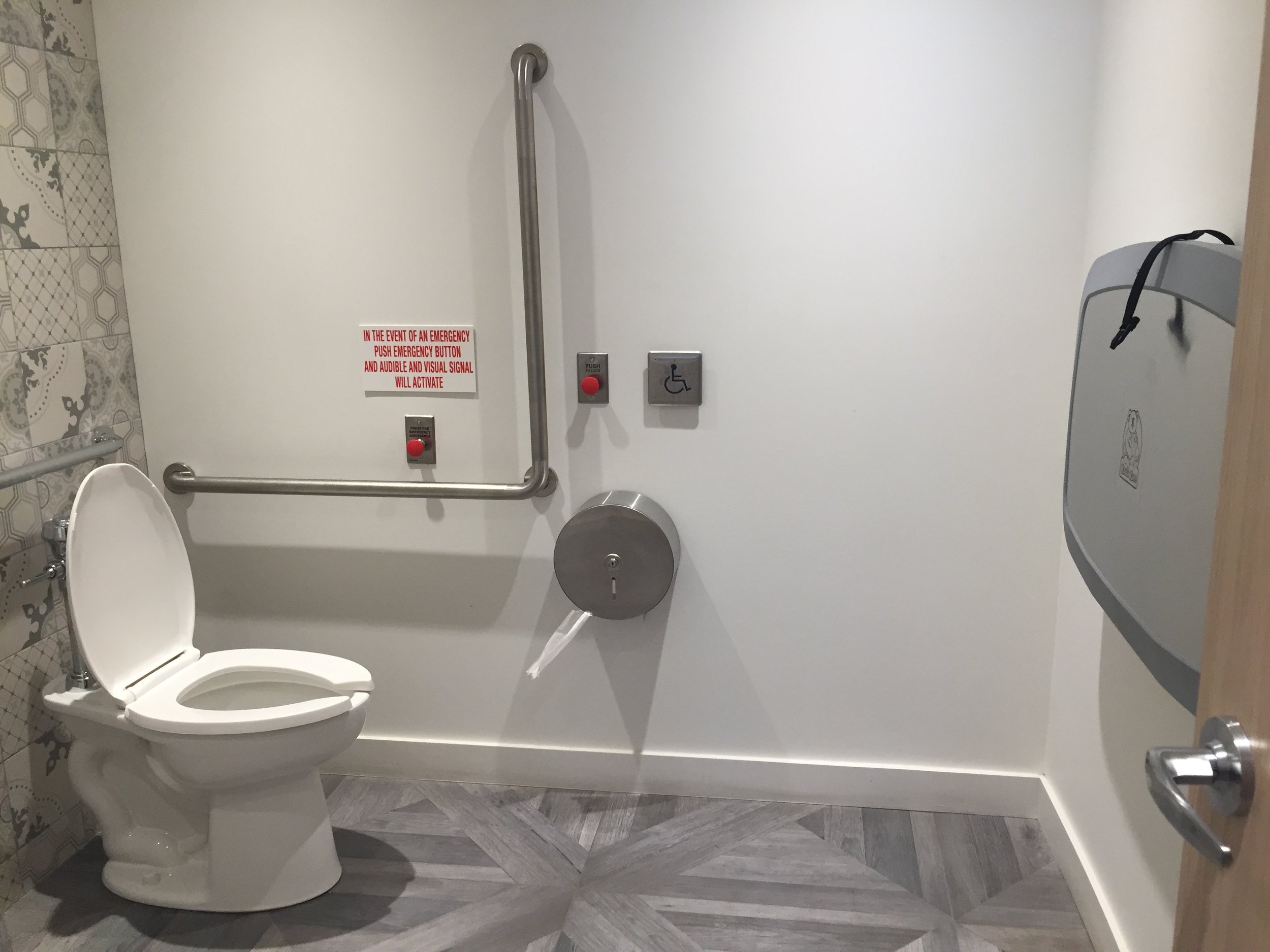 Picture of the accessible washroom at Slanted Door