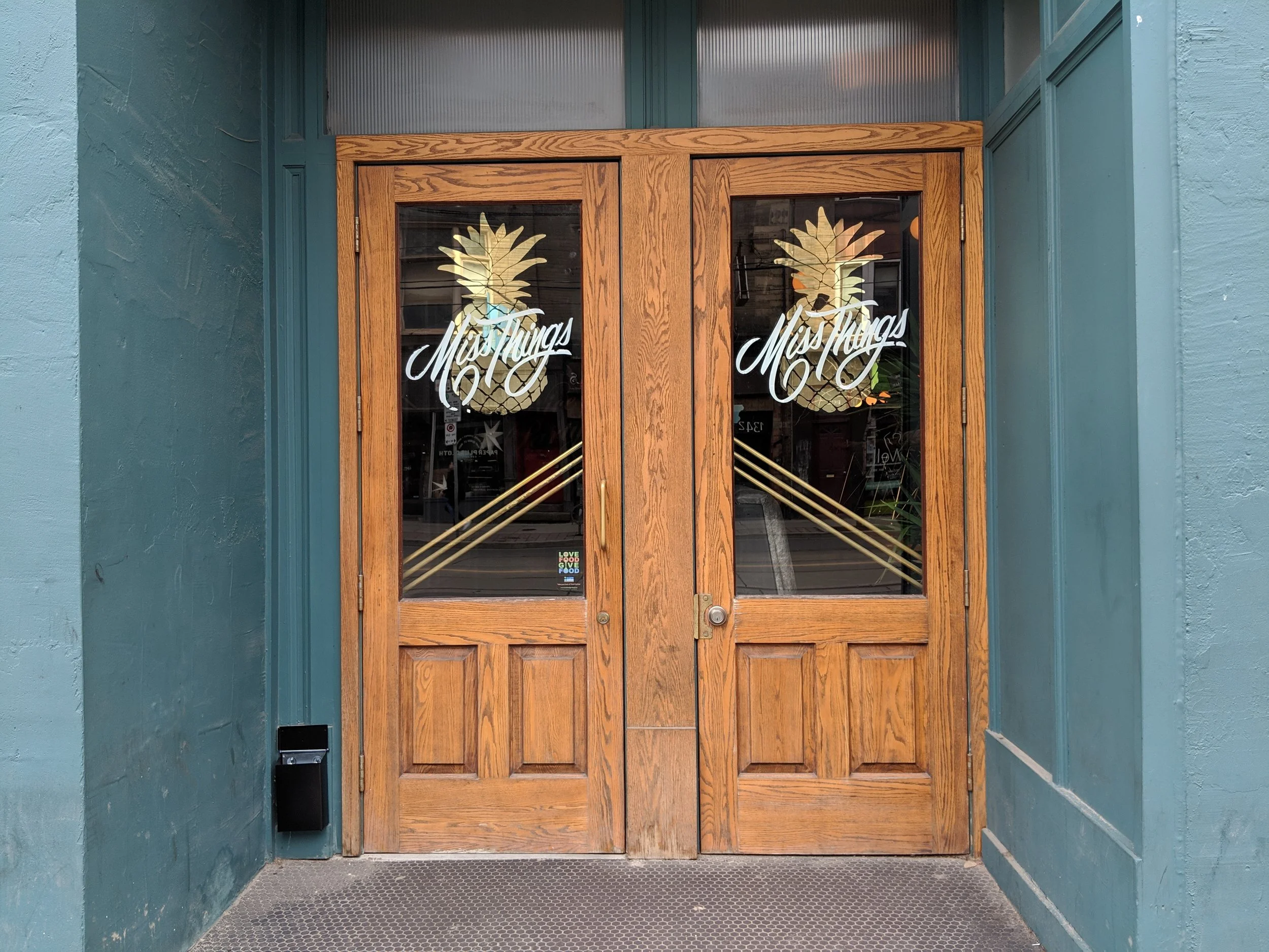 Picture of the accessible entrance at Miss Thing’s