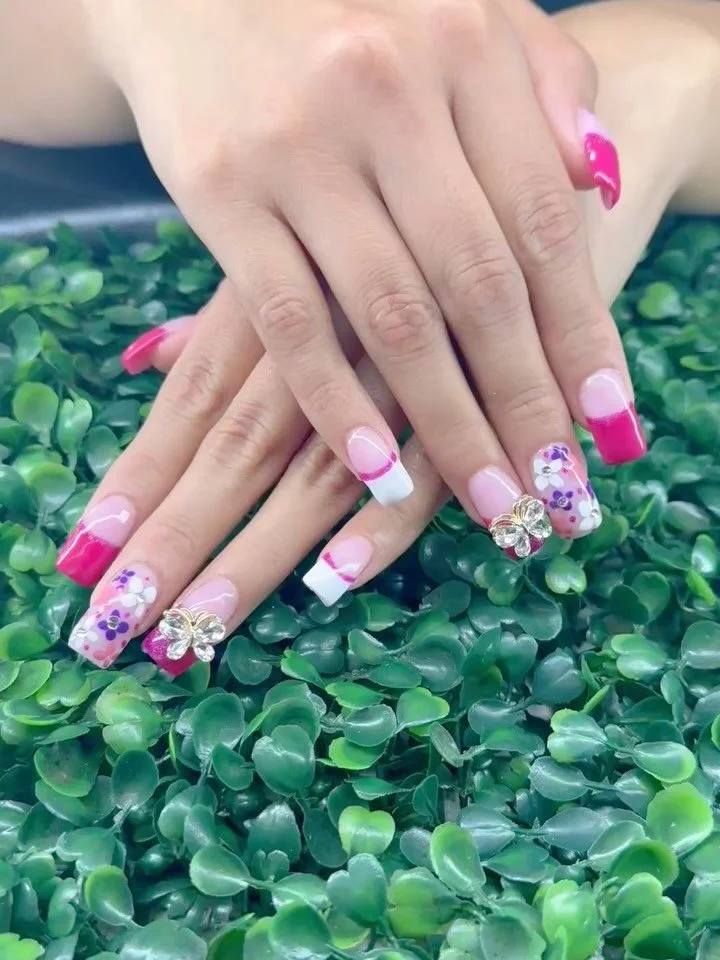 Flower Goddess 🌸✨ Acrylic Nails &amp; Design by YiYi 
&bull;
&bull;
#nails #nailart
#BurrRidge #LaGrange #Highlands #Hinsdale #IndianHeadParkil #countrysideil #Willowbrook #WesternSprings #Hodgkins #Brookfield #WillowSprings #lemont #naperville #chi
