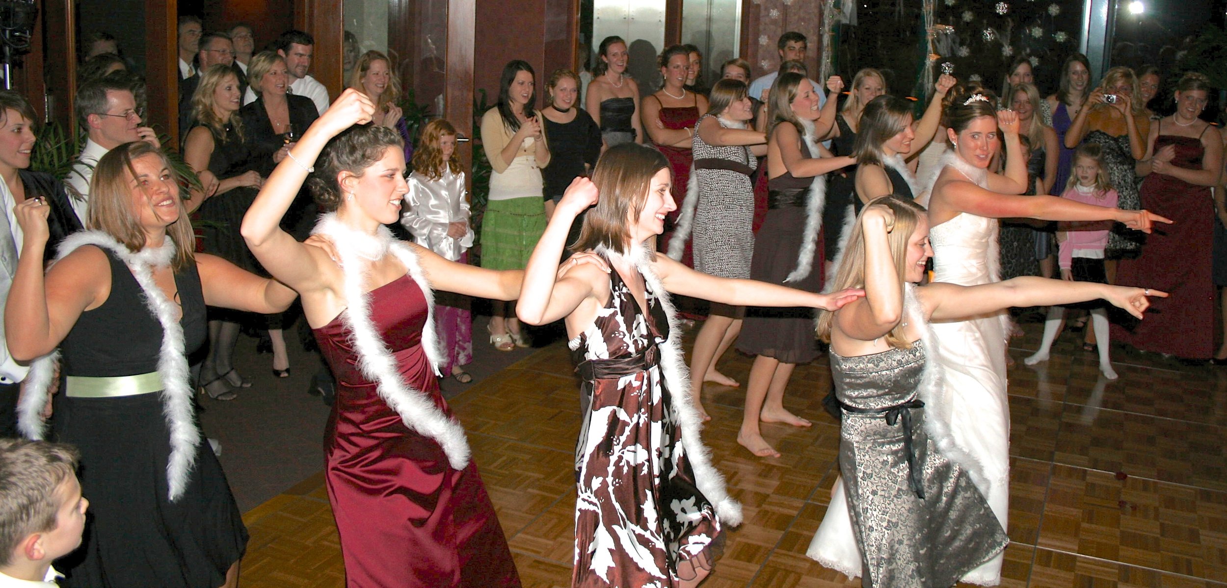 as a surprise for Drew, Erica and her girls did a choreographed routine including the Amazing Race TV theme... 