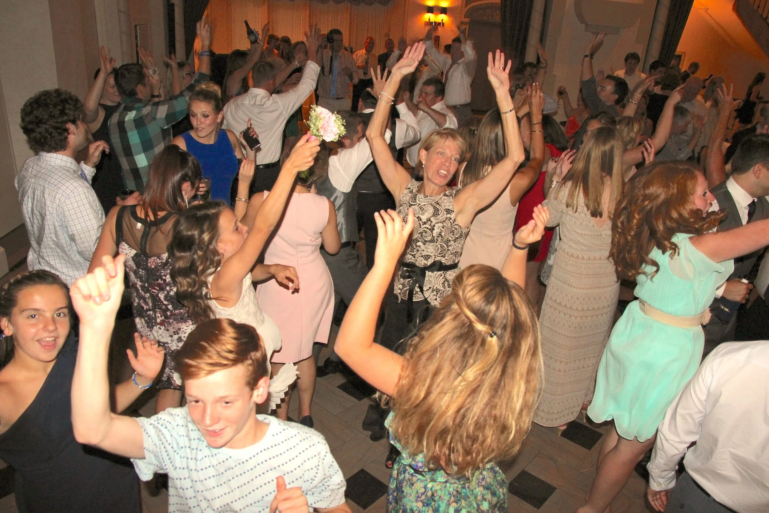 Melissa & Geoff's guests couldn't WAIT to get on the floor