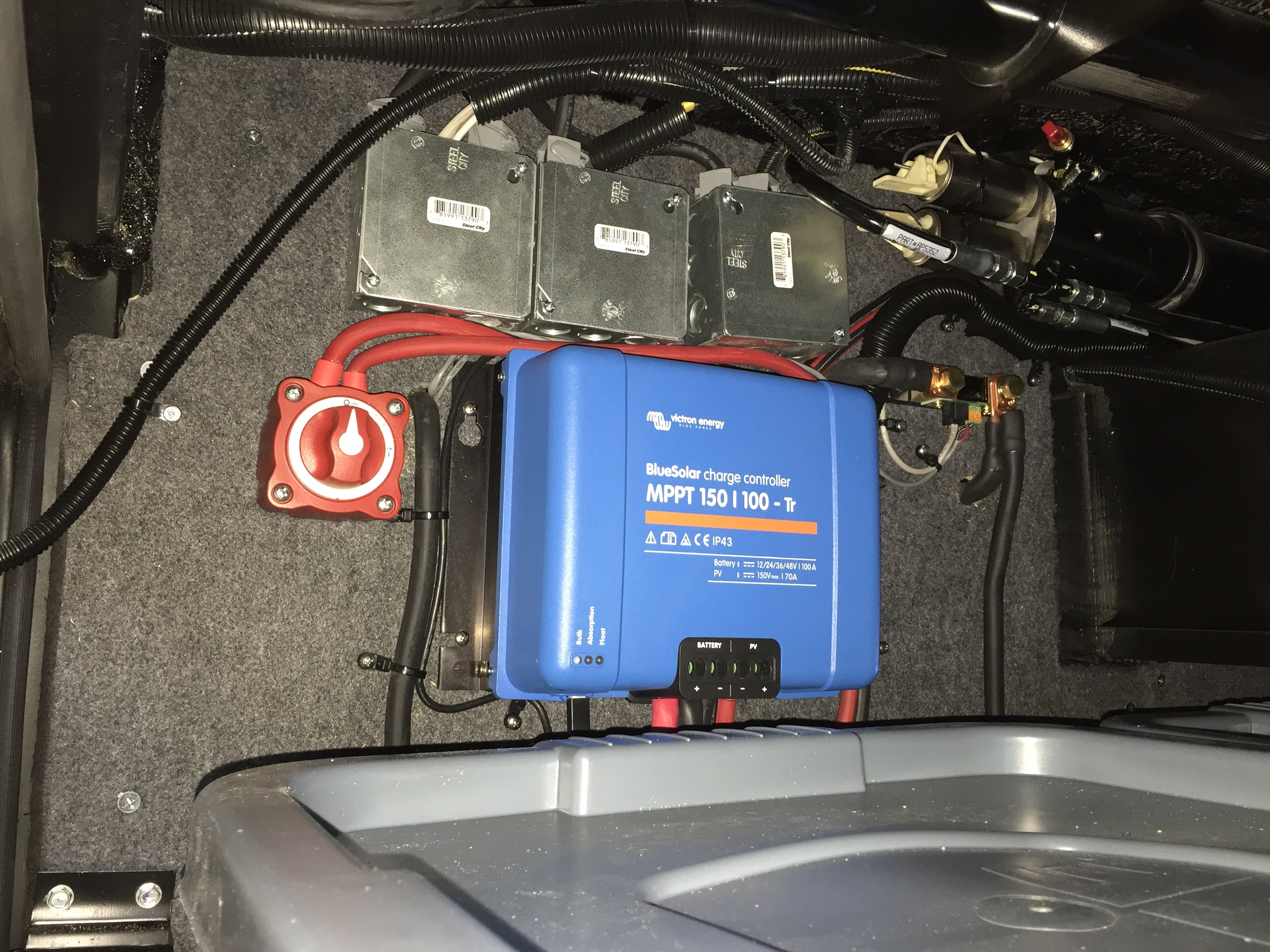 Victron MPPT 150|100 charge controller