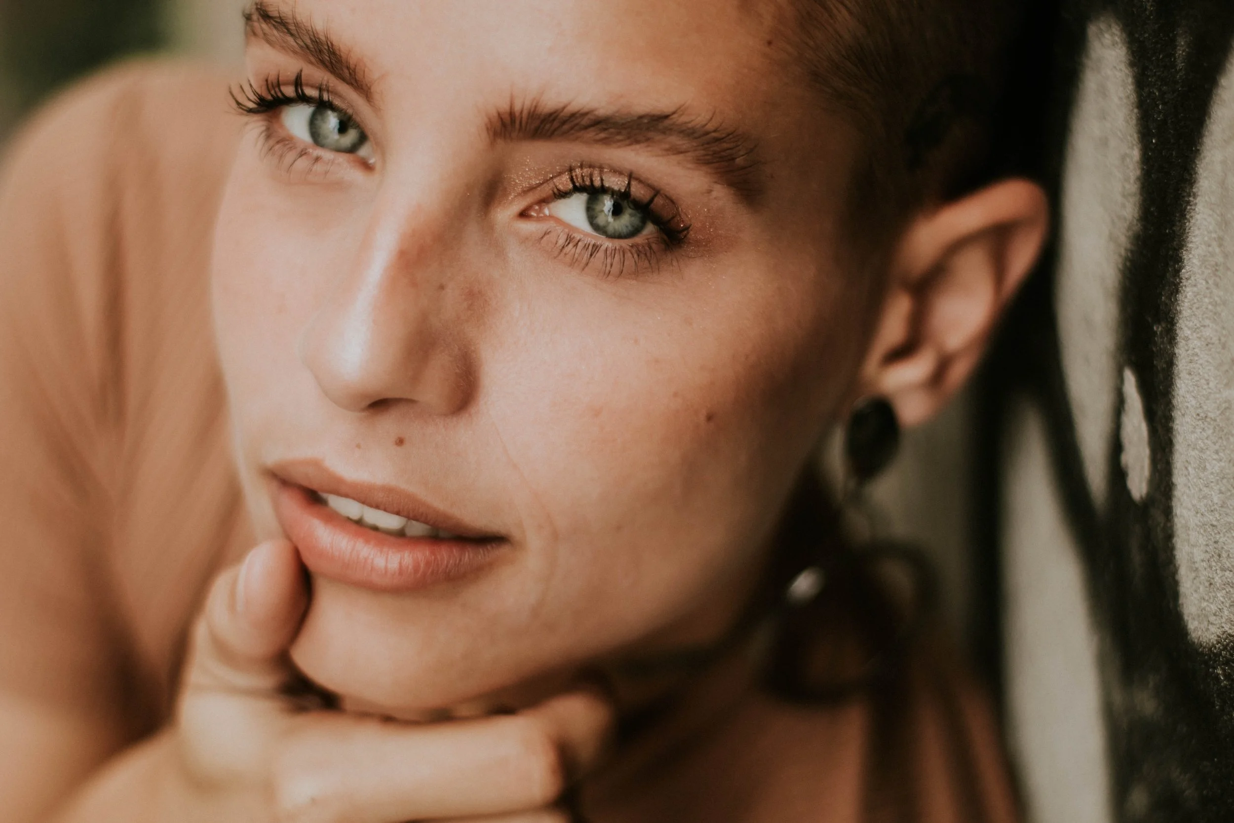 How To Embrace a Makeup-Free Look This Summer