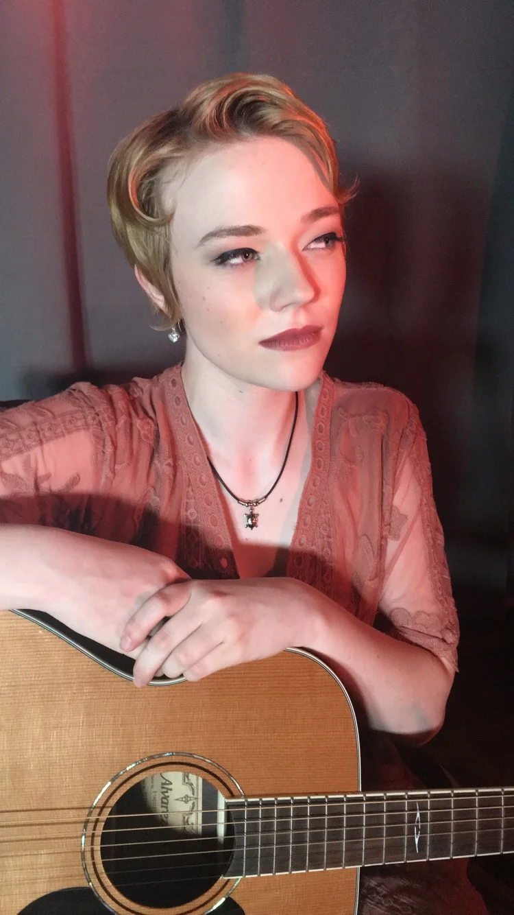 Alisha Baijounas retro makeup.JPG