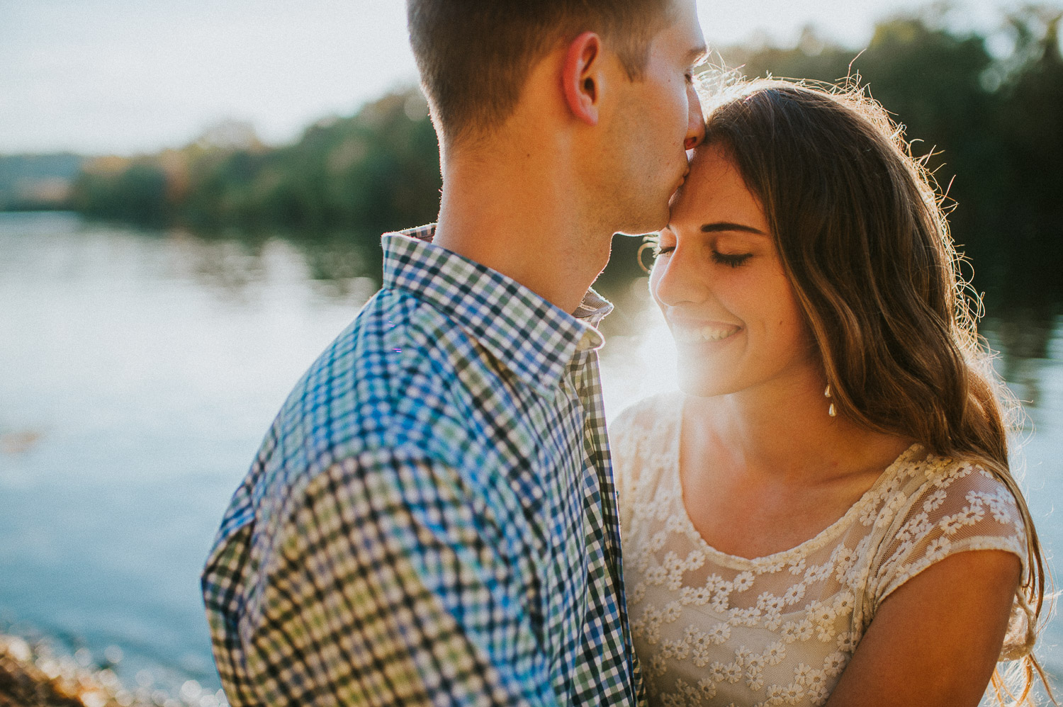 18ninalilyphoto-delawareriver-engagement.jpg