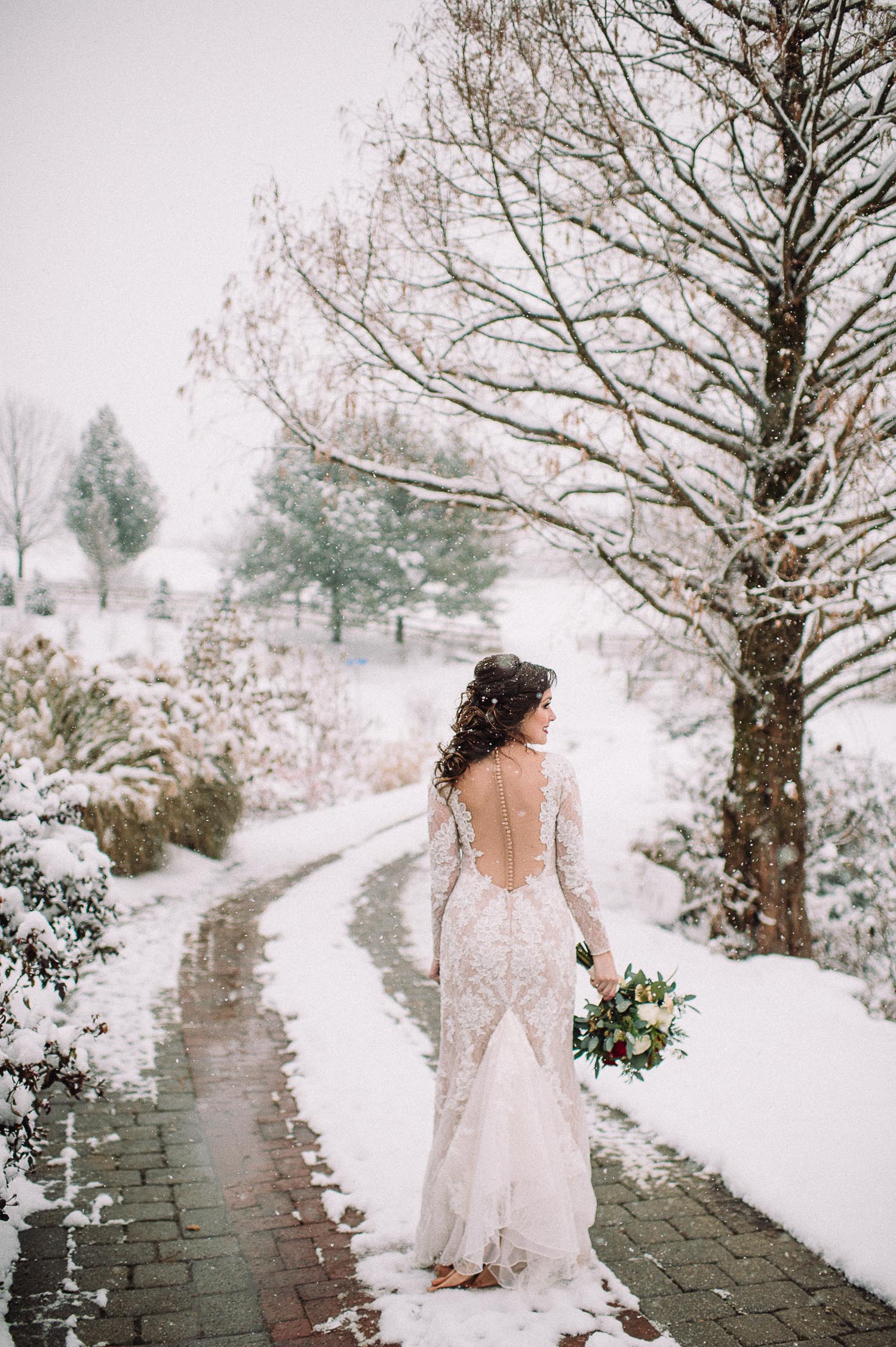 032ninalilyphoto-kahnblog-glasberninn-lehighvalleywedding.jpg
