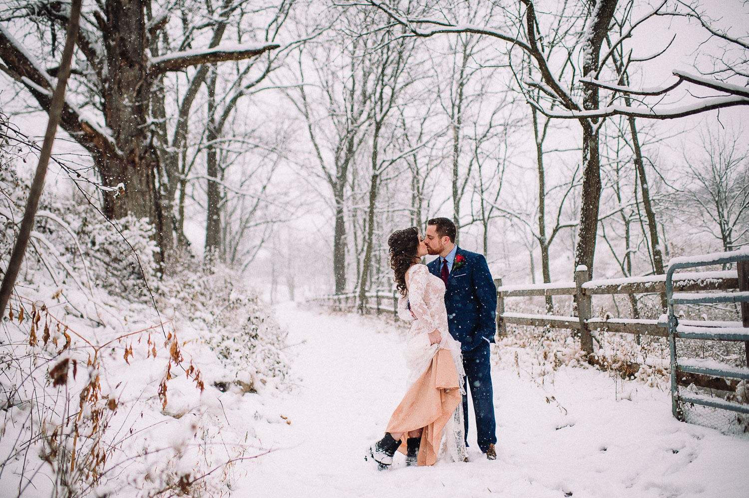 049ninalilyphoto-kahnblog-glasberninn-lehighvalleywedding.jpg