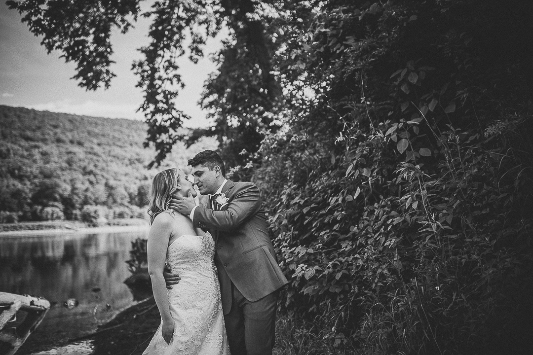 070ninalilyphoto-shawneeinn-promiseridge-microwedding-puglieseblog.jpg