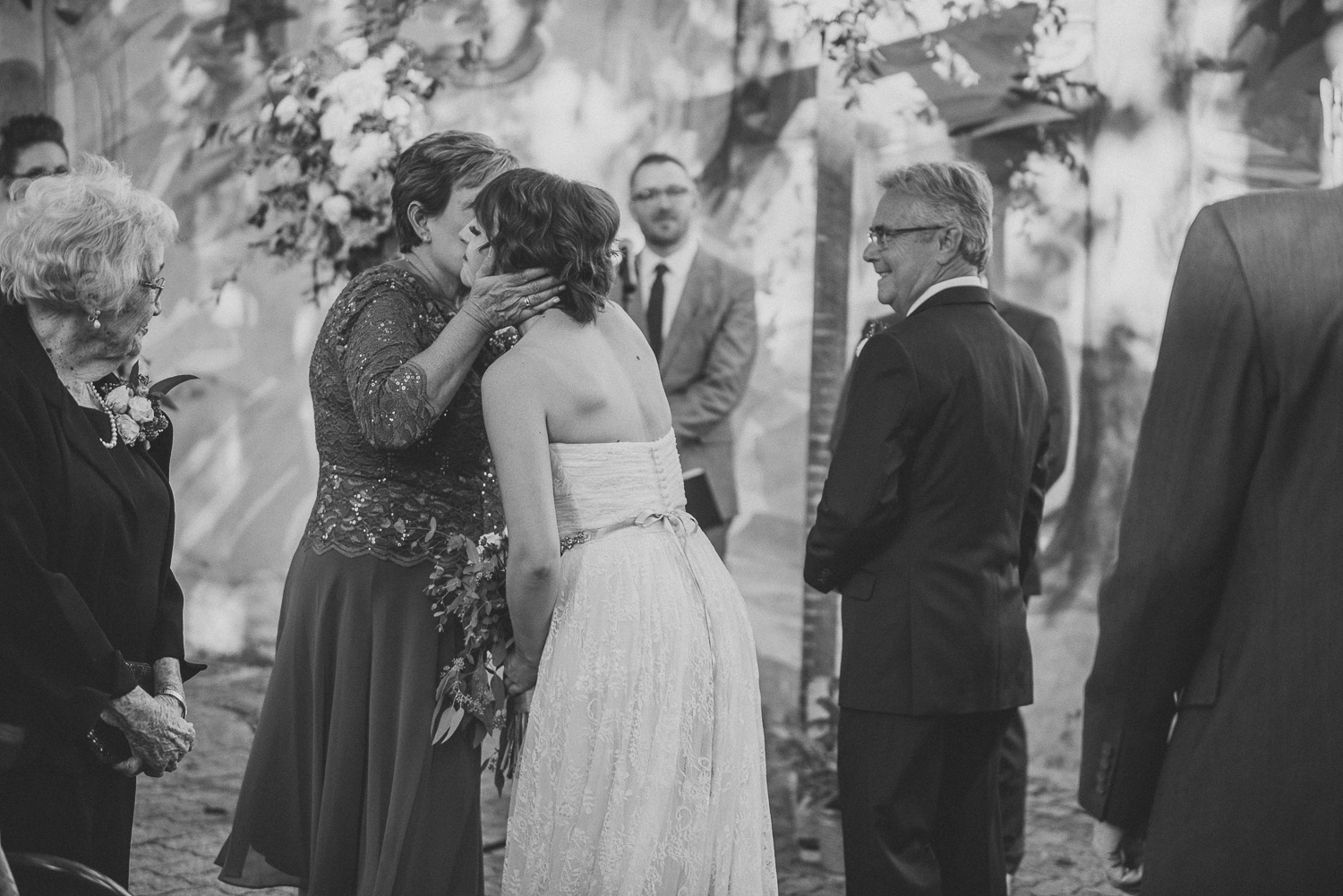 084ninalilyphoto-fleisherartmemorialphiladelphiapawedding-richmanblog.jpg