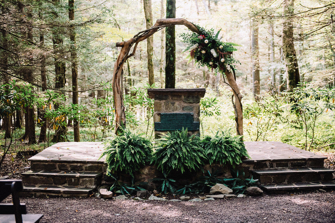 084ninalilyphoto-donato-poconolakepreserve-poconopaweddingblog.jpg