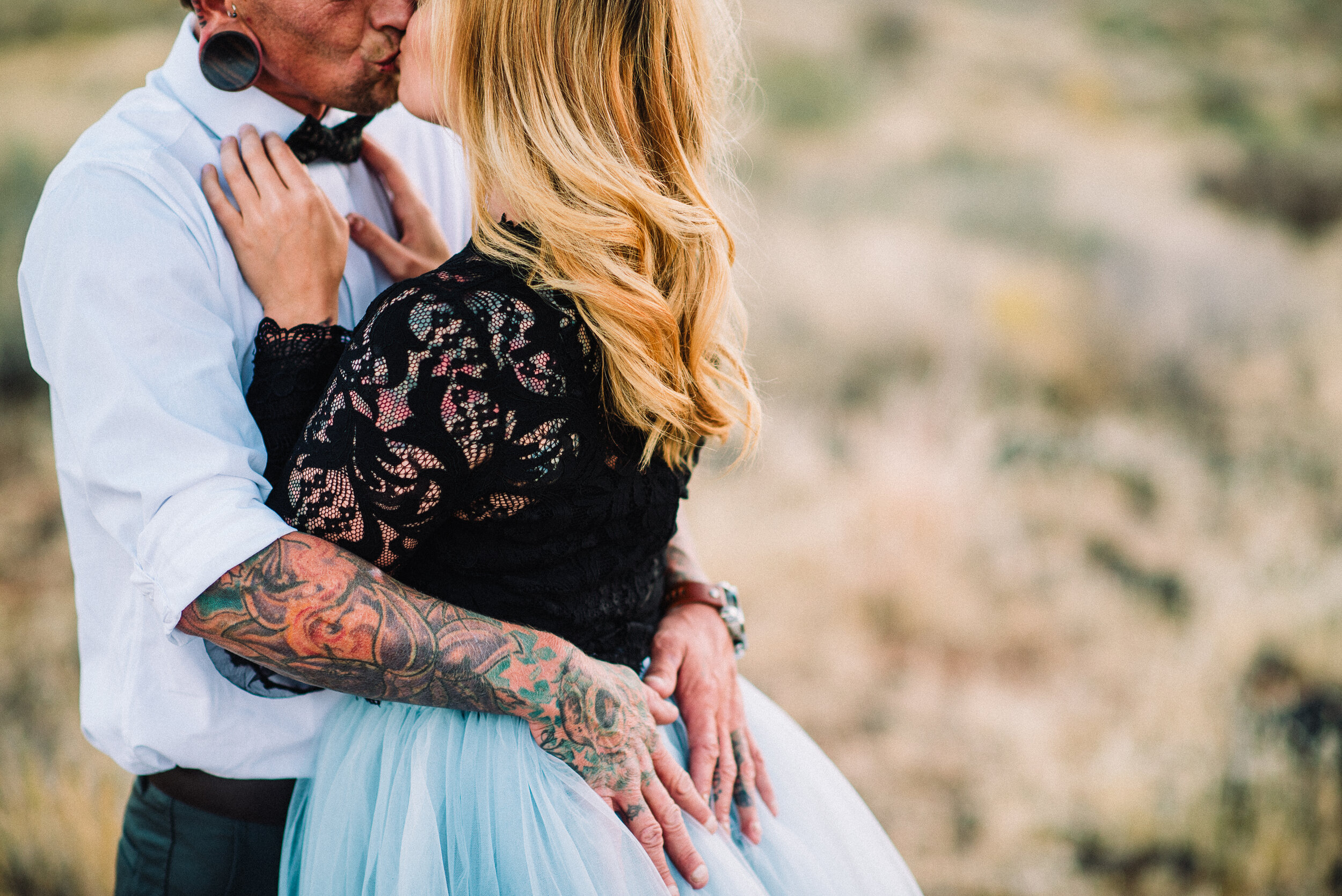 038ninalilyphoto-snowcanyon-edgydesertstyledelopement-utahwedding.jpg