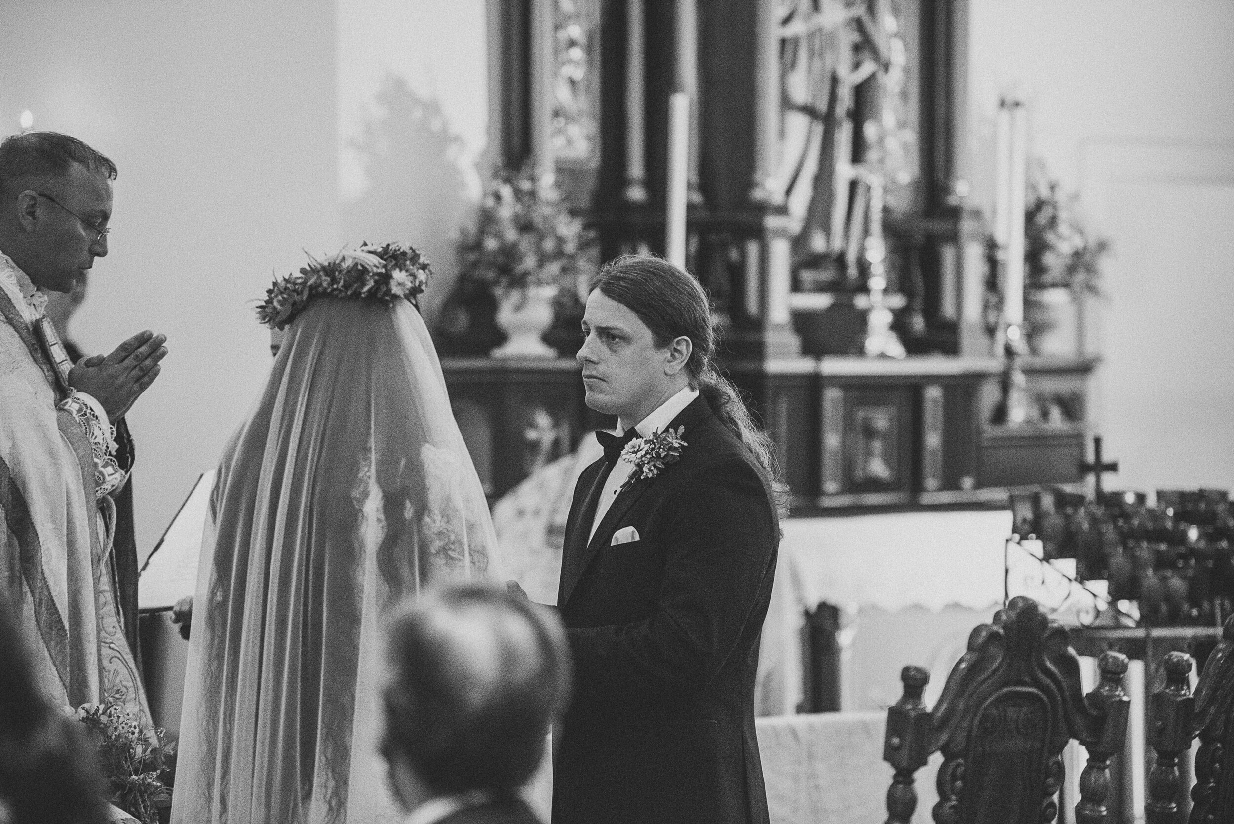 030ninalilyphotography-nora+brian_blackbasshotelmicroweddingblog.jpg