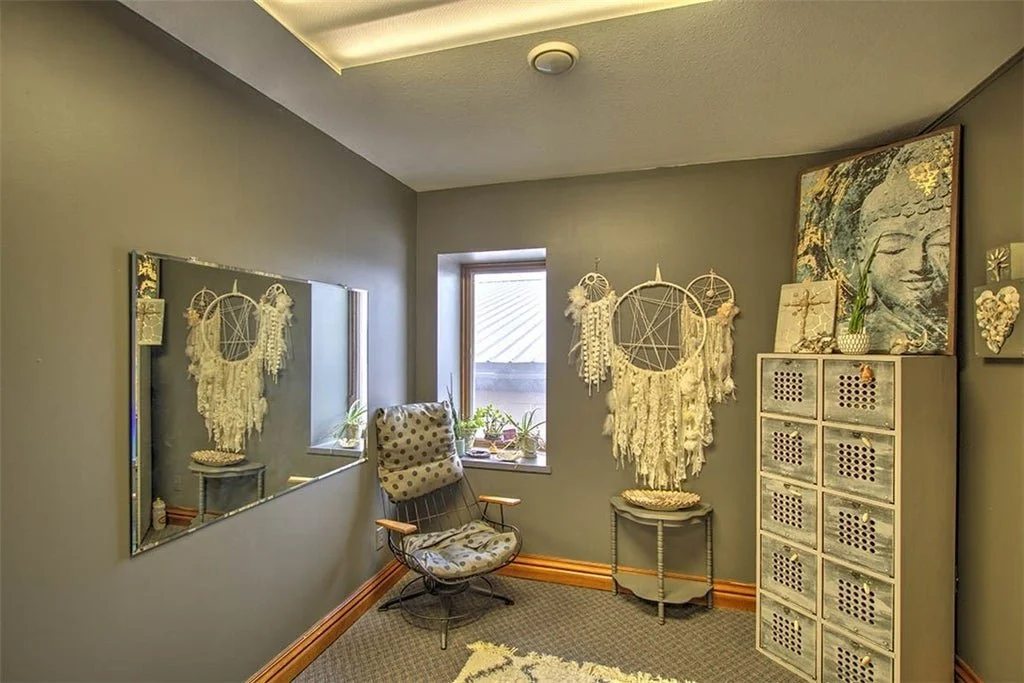 studio dressing room.JPG