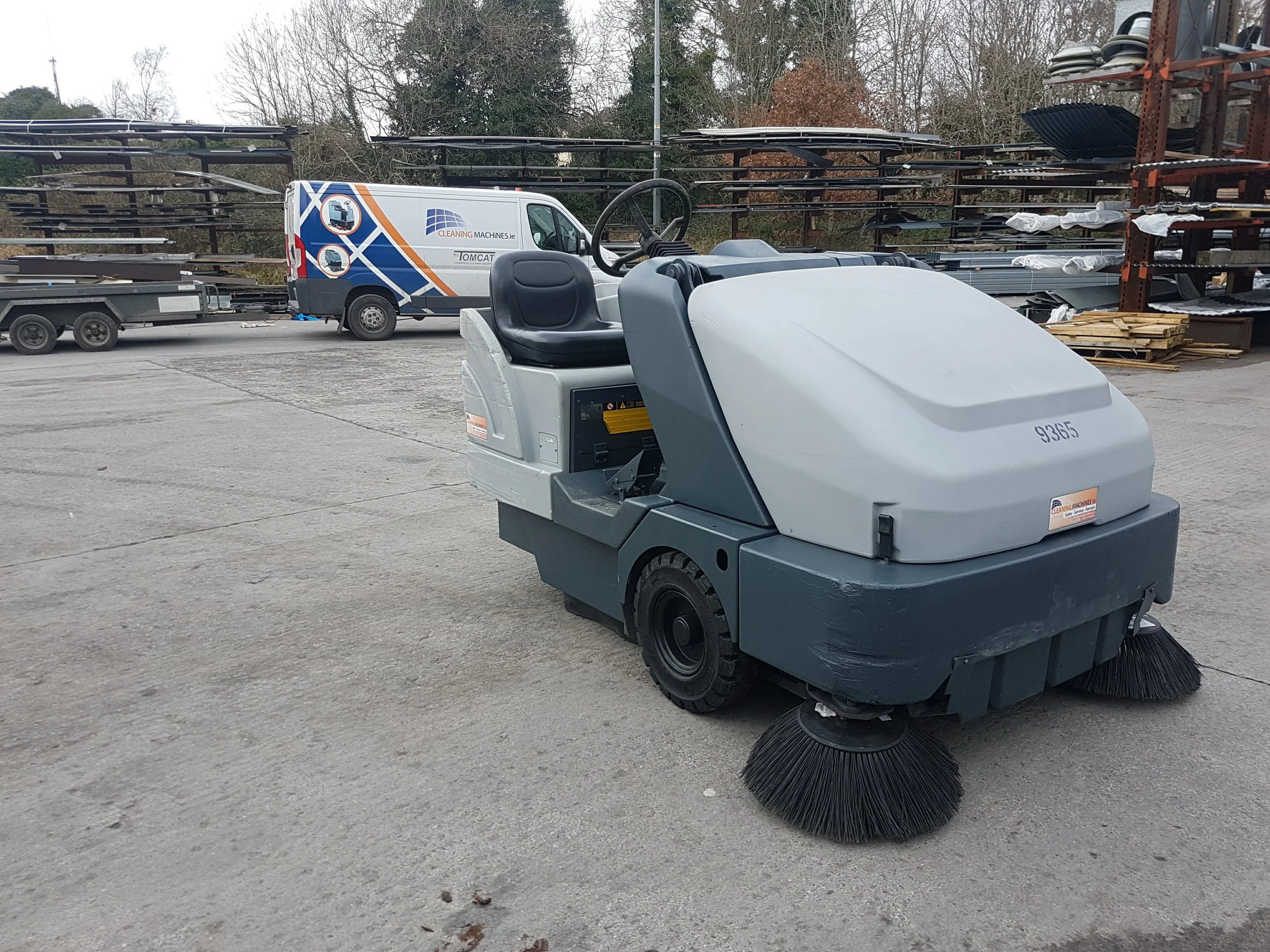 Nilfisk SR1601 Ride on sweeper 