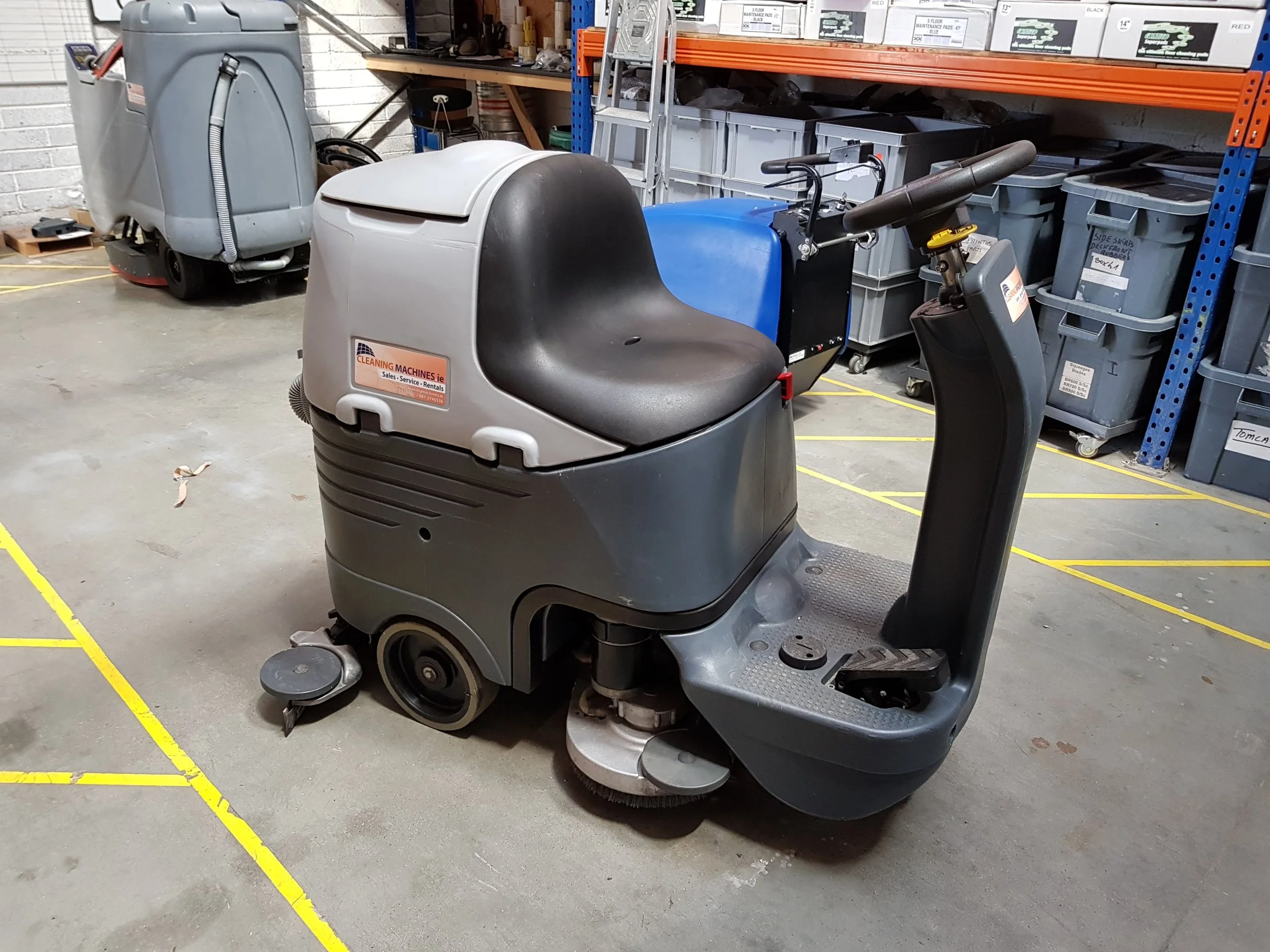 Nilfisk BA652 Rider scrubber dryer