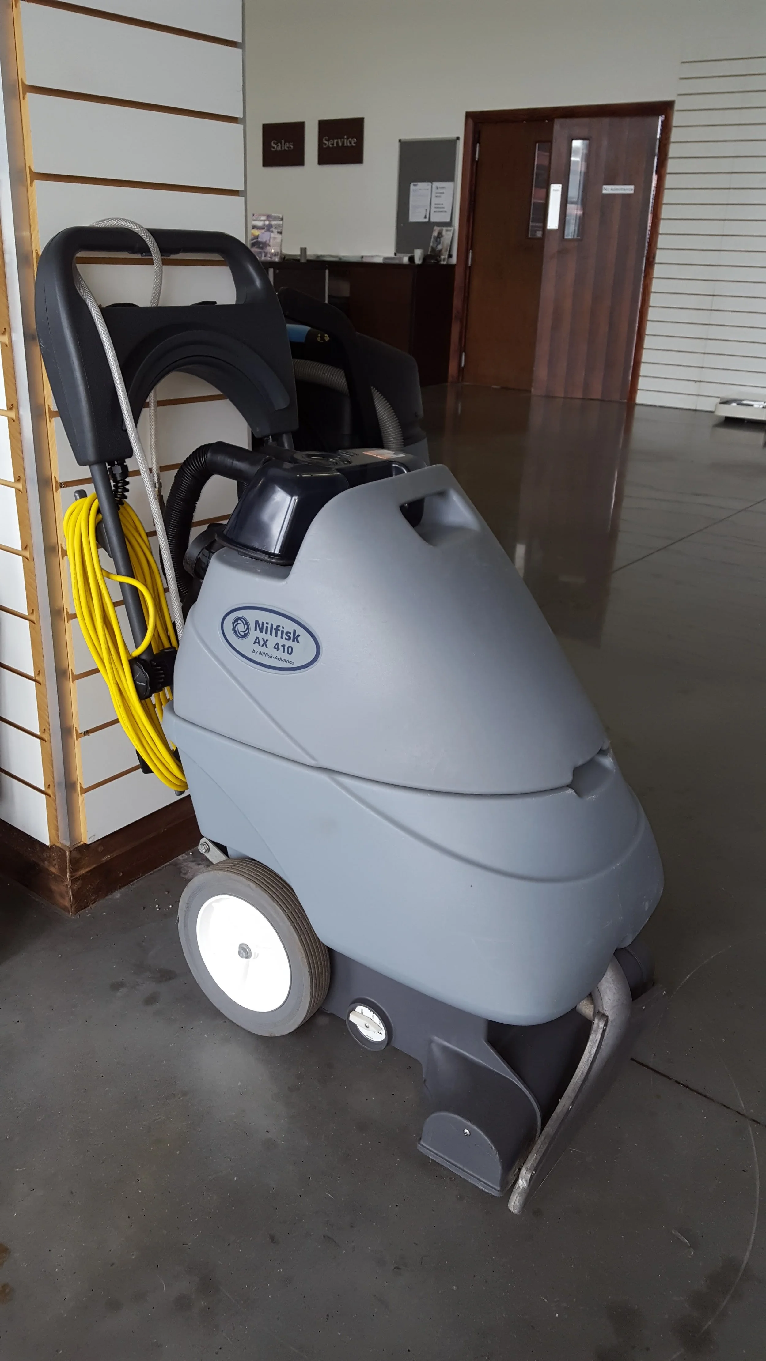 Nilfisk AX410 carpet extraction machine