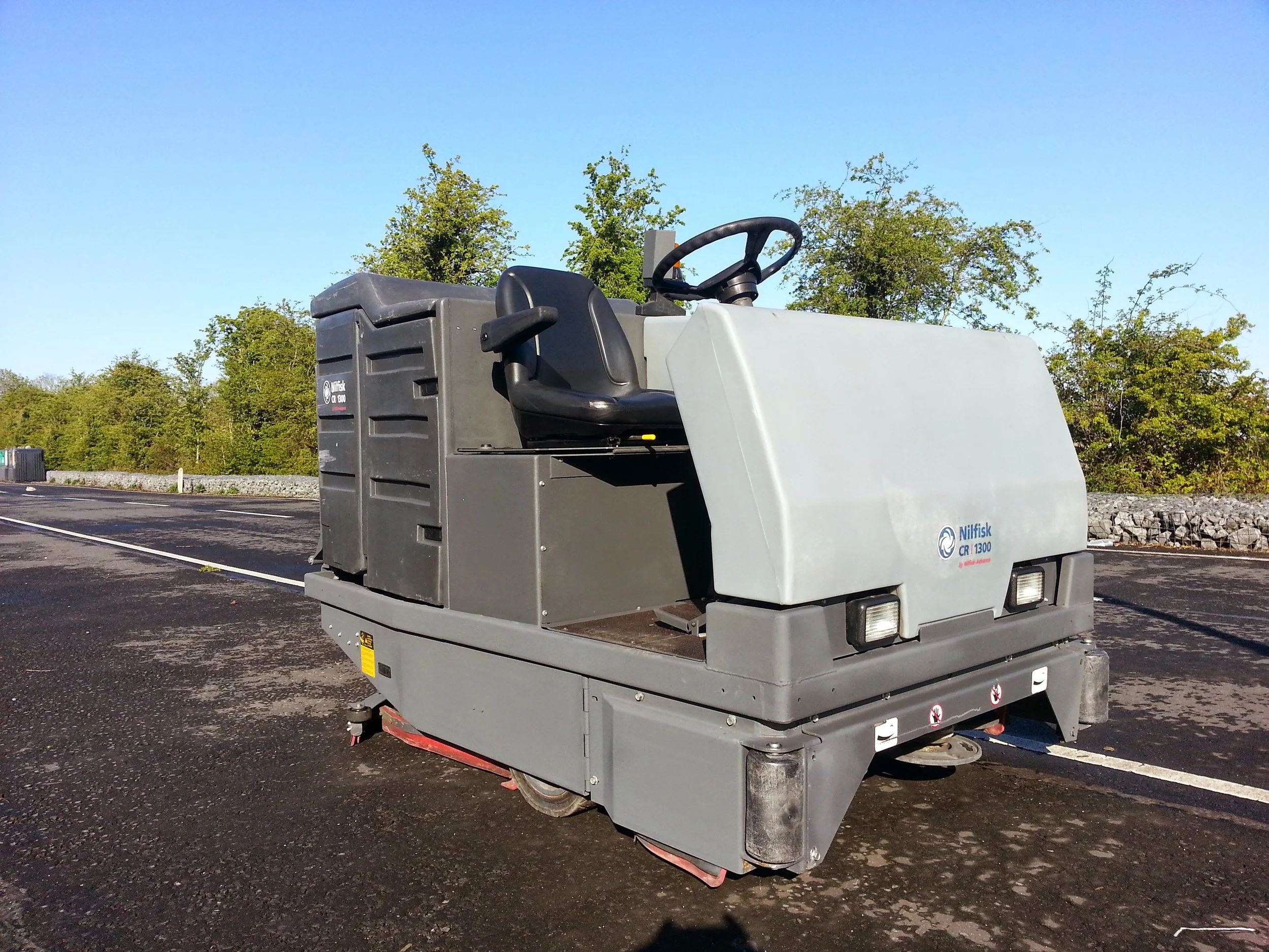 Nilfisk CR1300 Rider Scrubber Sweeper