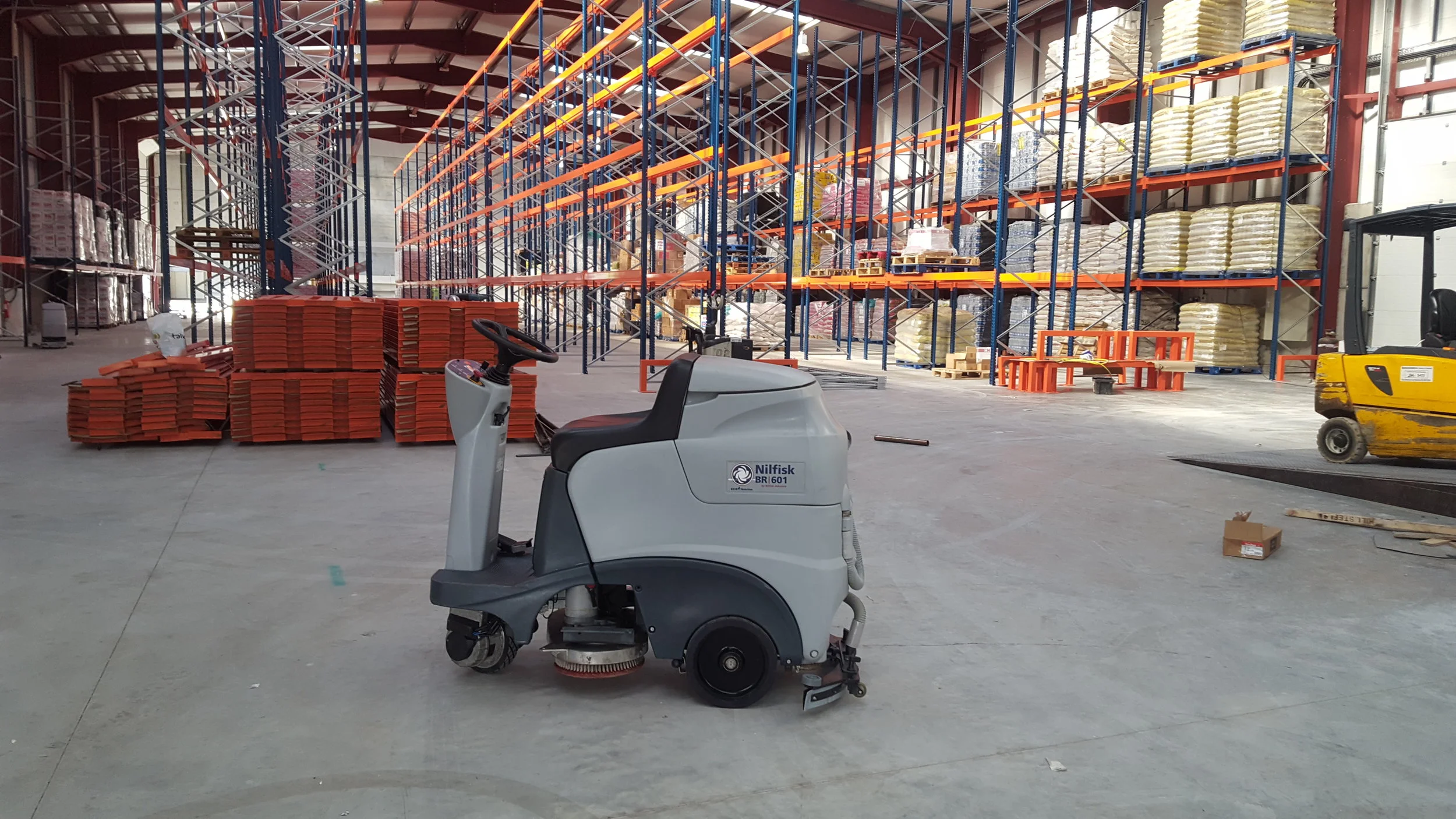 Nilfisk BR601 Rider scrubber dryer