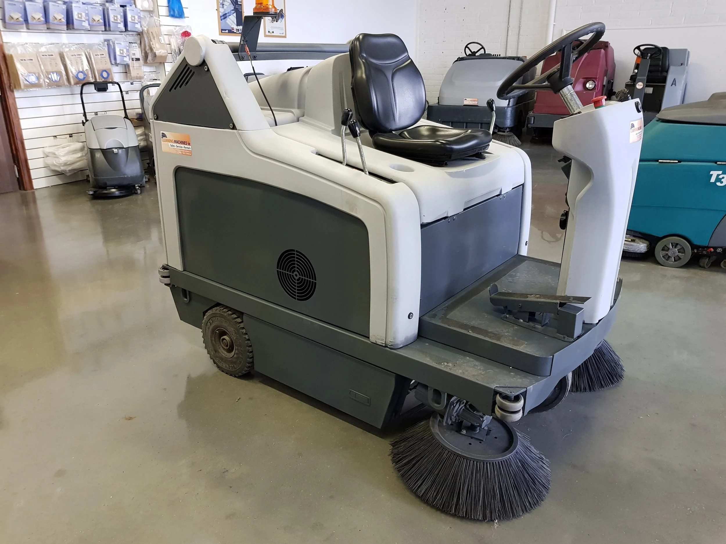 Reconditioned Nilfisk SR 1301B Rider Sweeper