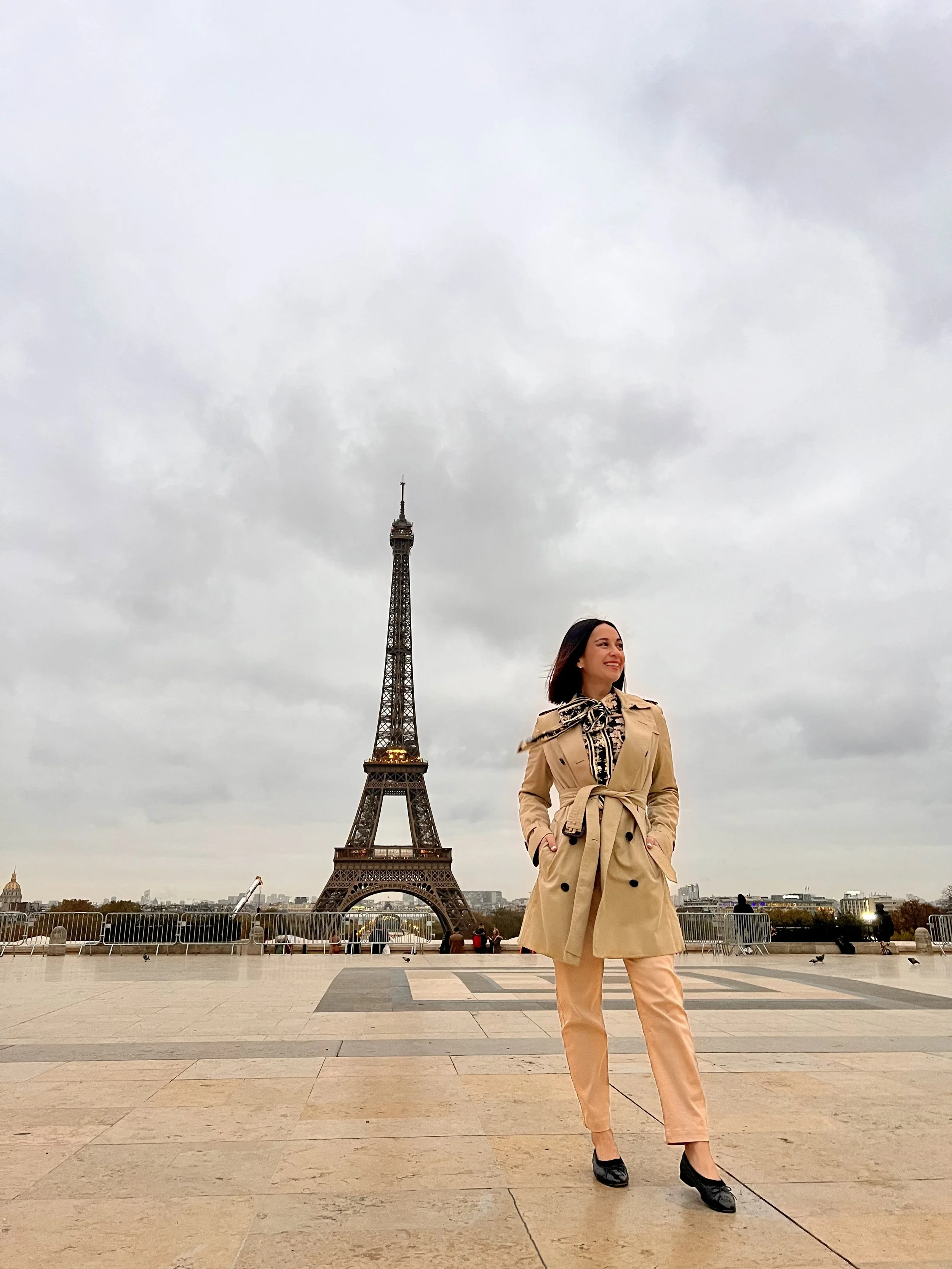 Wendy Russell in Paris next to the eiffel tower