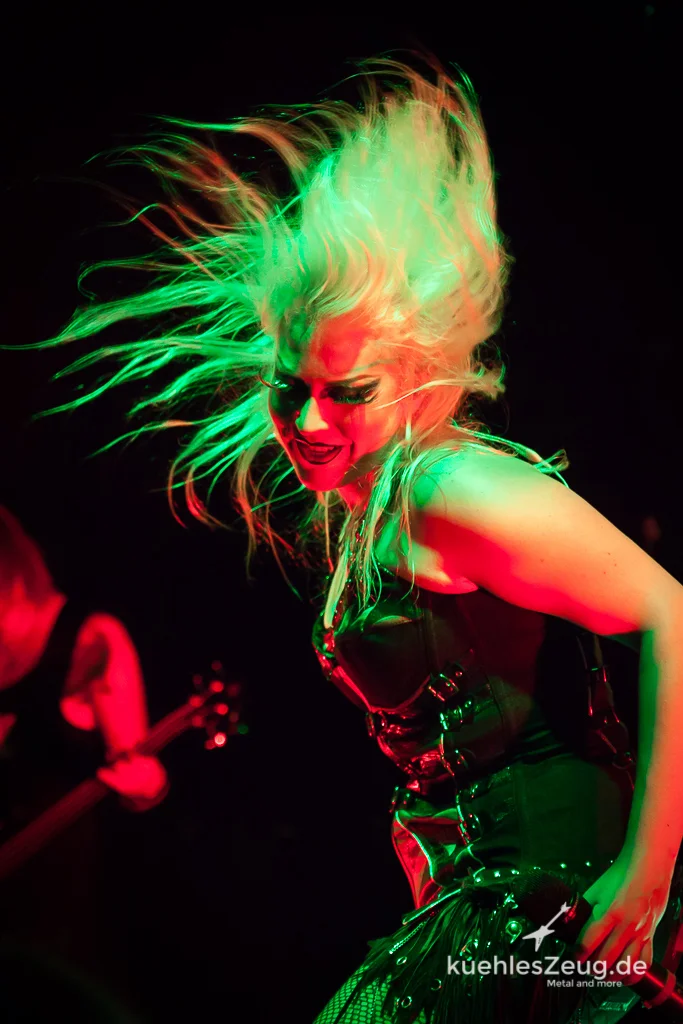 Furiose Frauen Front: Battle Beast, Alpha Tiger und The Order Of Chaos im Backstage